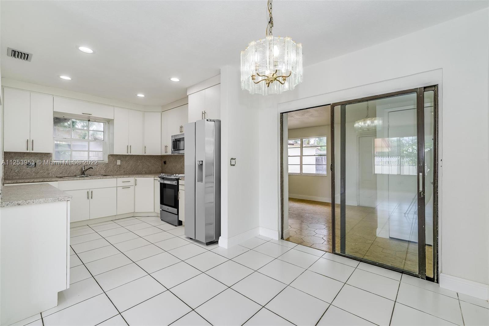 1051 W 59th Pl