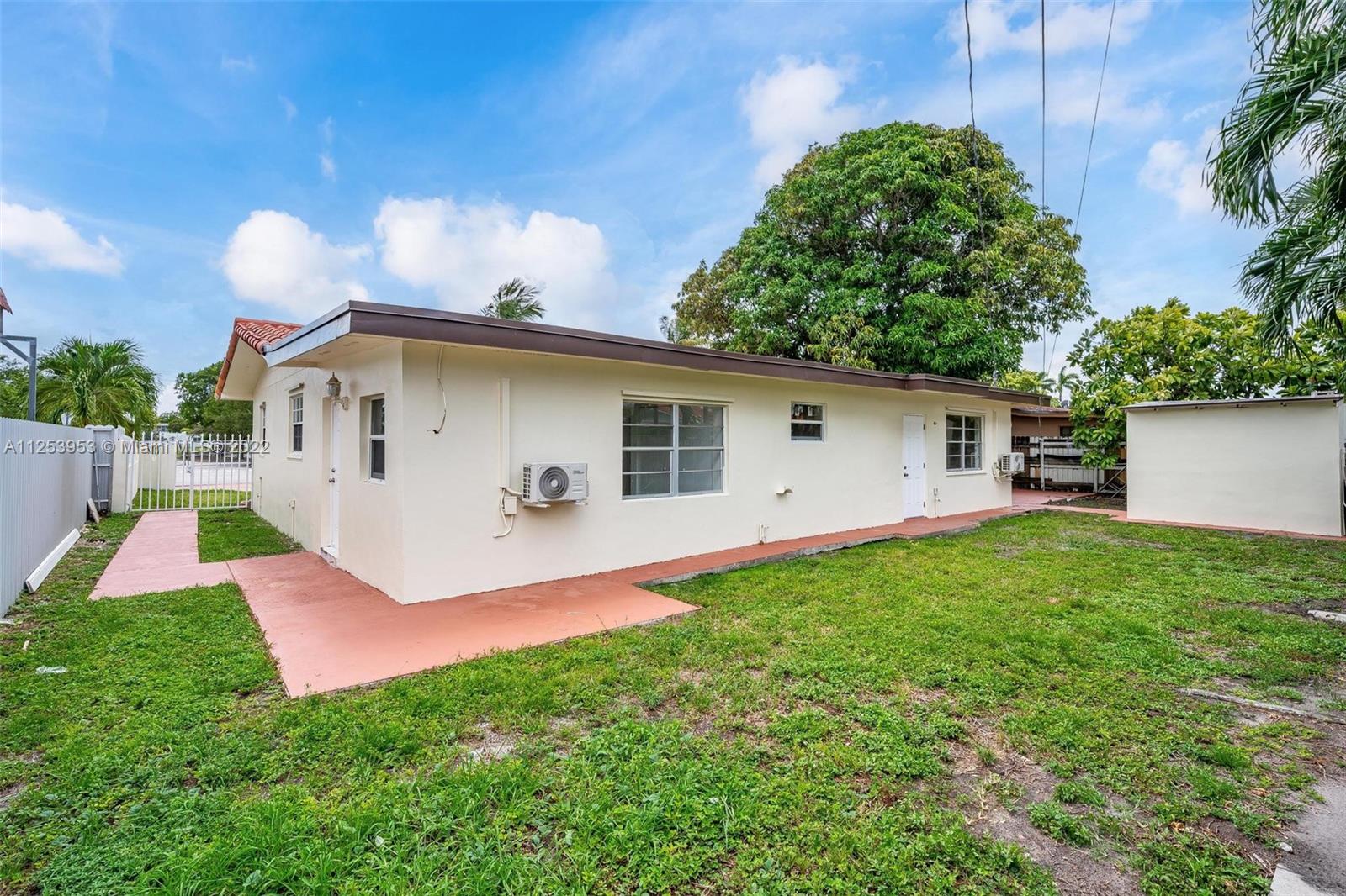 1051 W 59th Pl