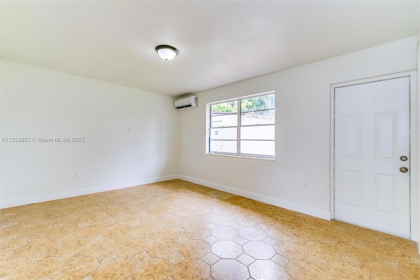 1051 W 59th Pl