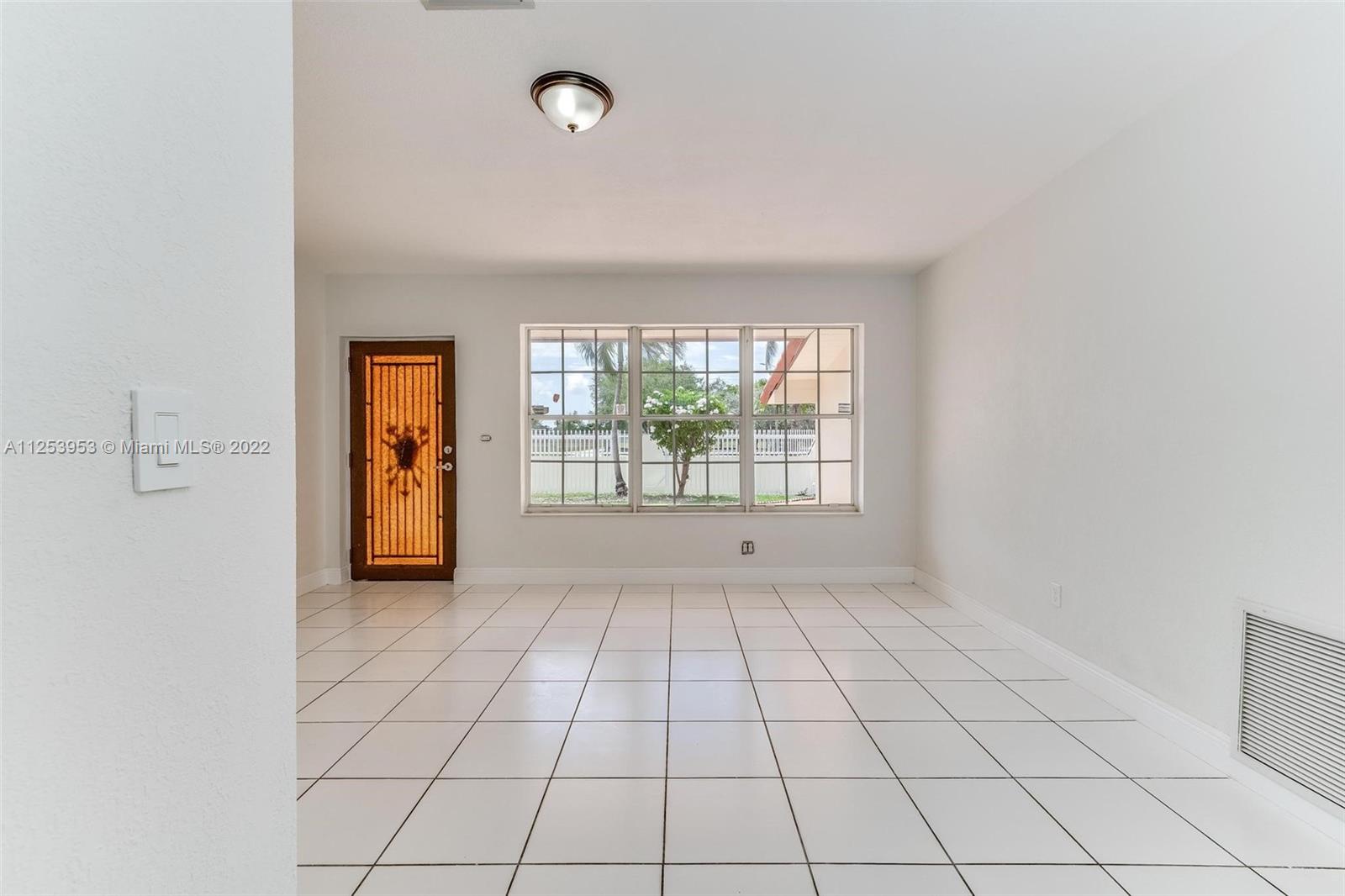 1051 W 59th Pl
