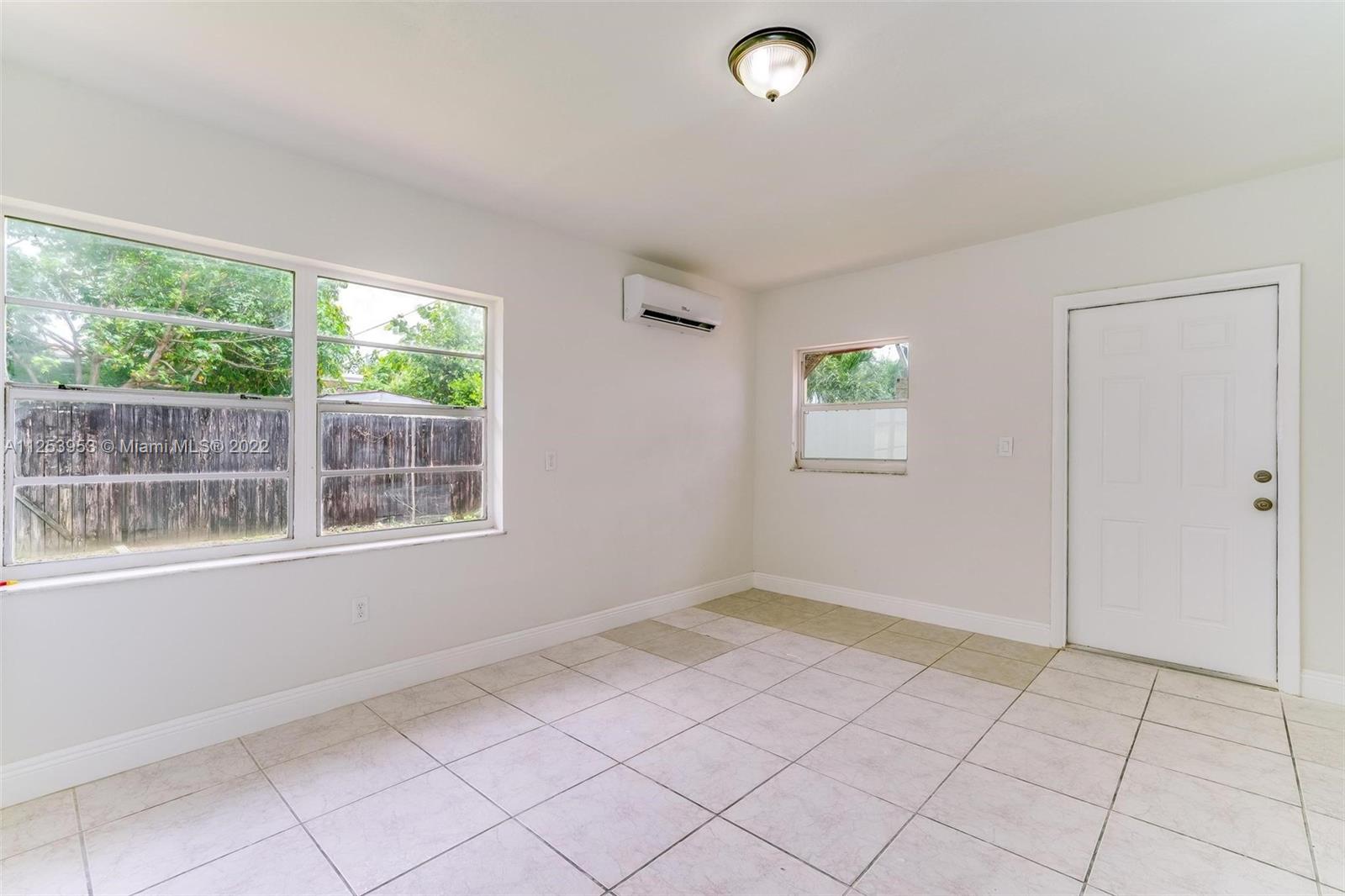 1051 W 59th Pl