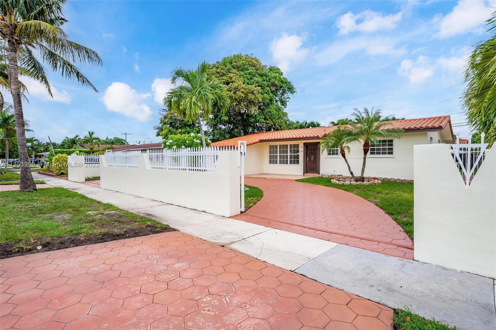 1051 W 59th Pl