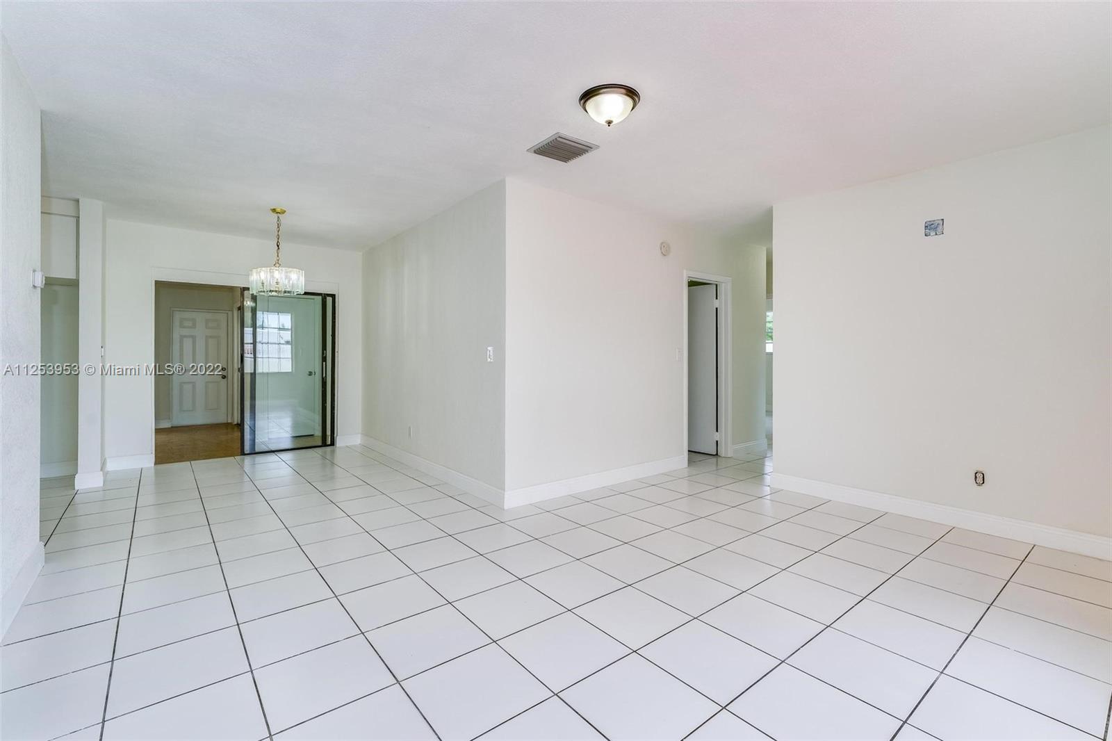 1051 W 59th Pl