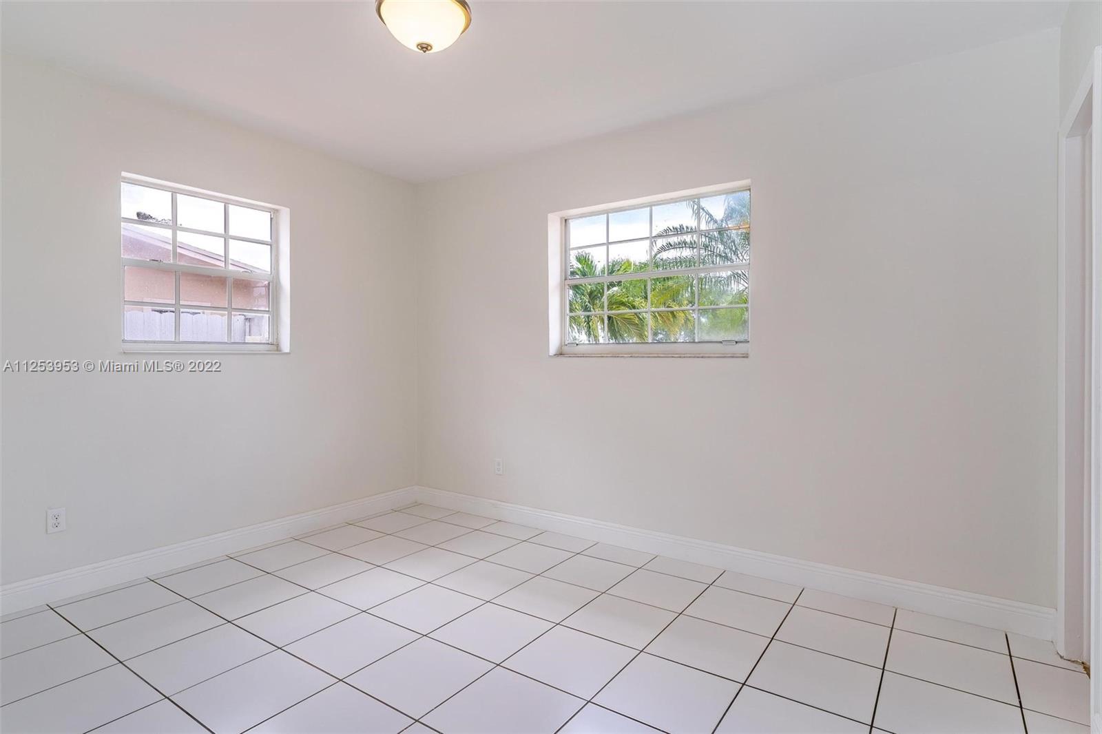 1051 W 59th Pl