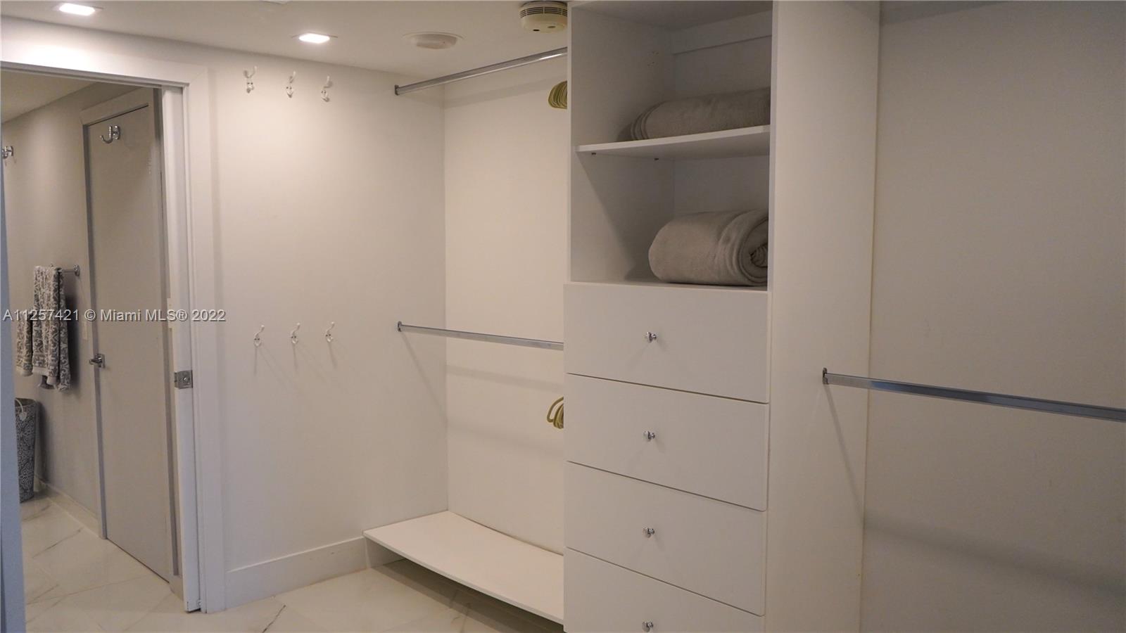 2800 Island Blvd Unit: 1904