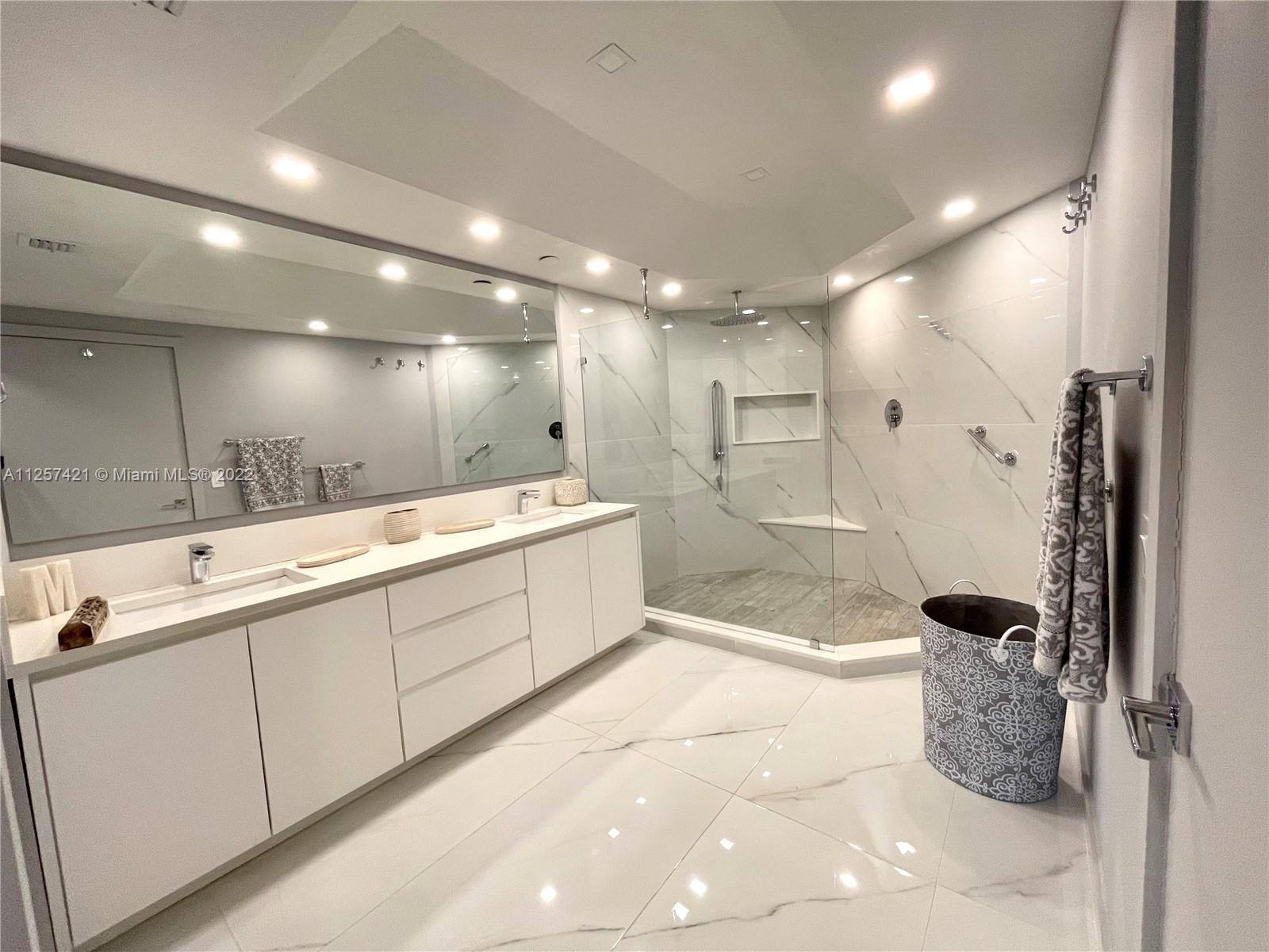 2800 Island Blvd Unit: 1904