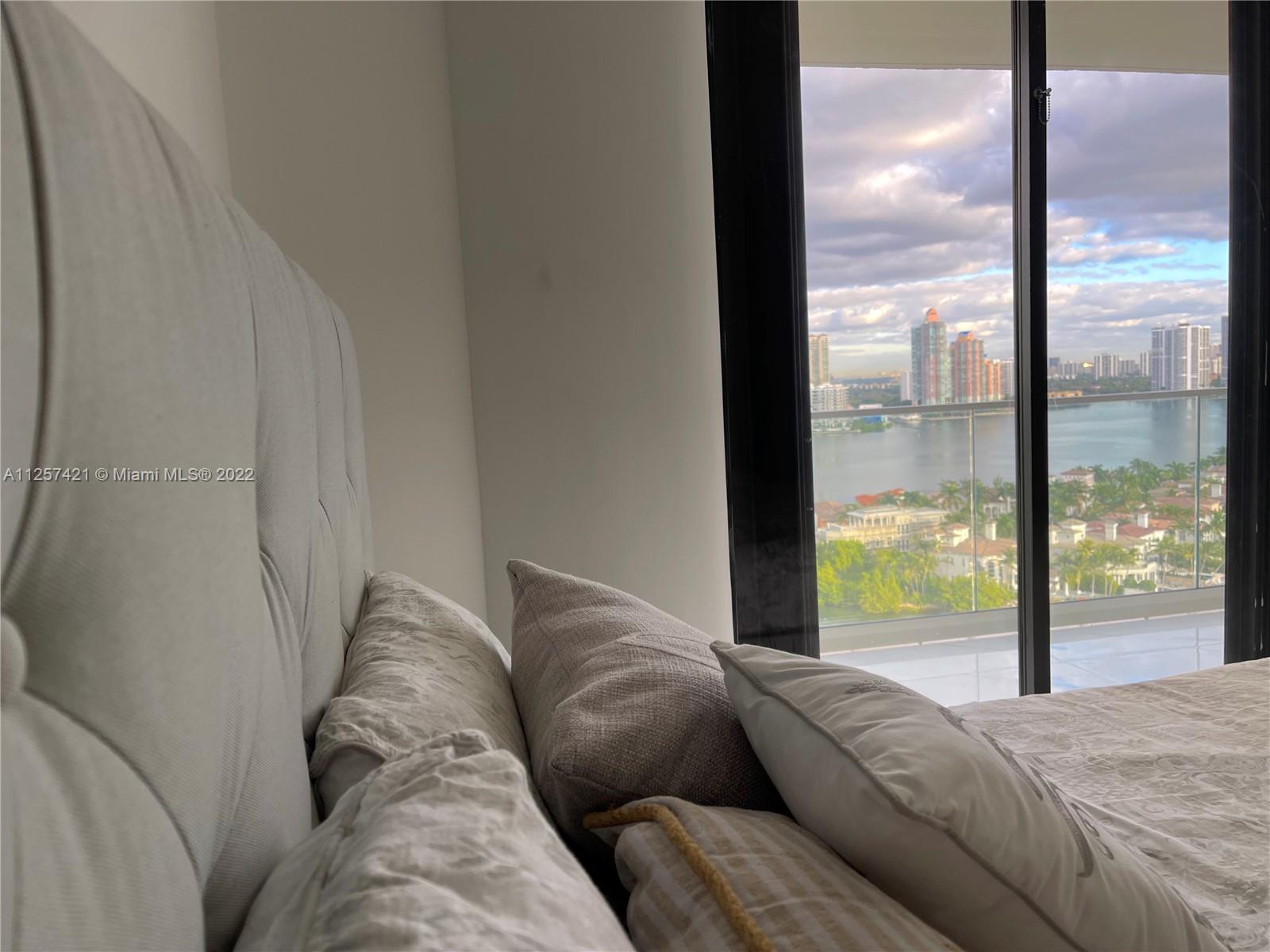 2800 Island Blvd Unit: 1904
