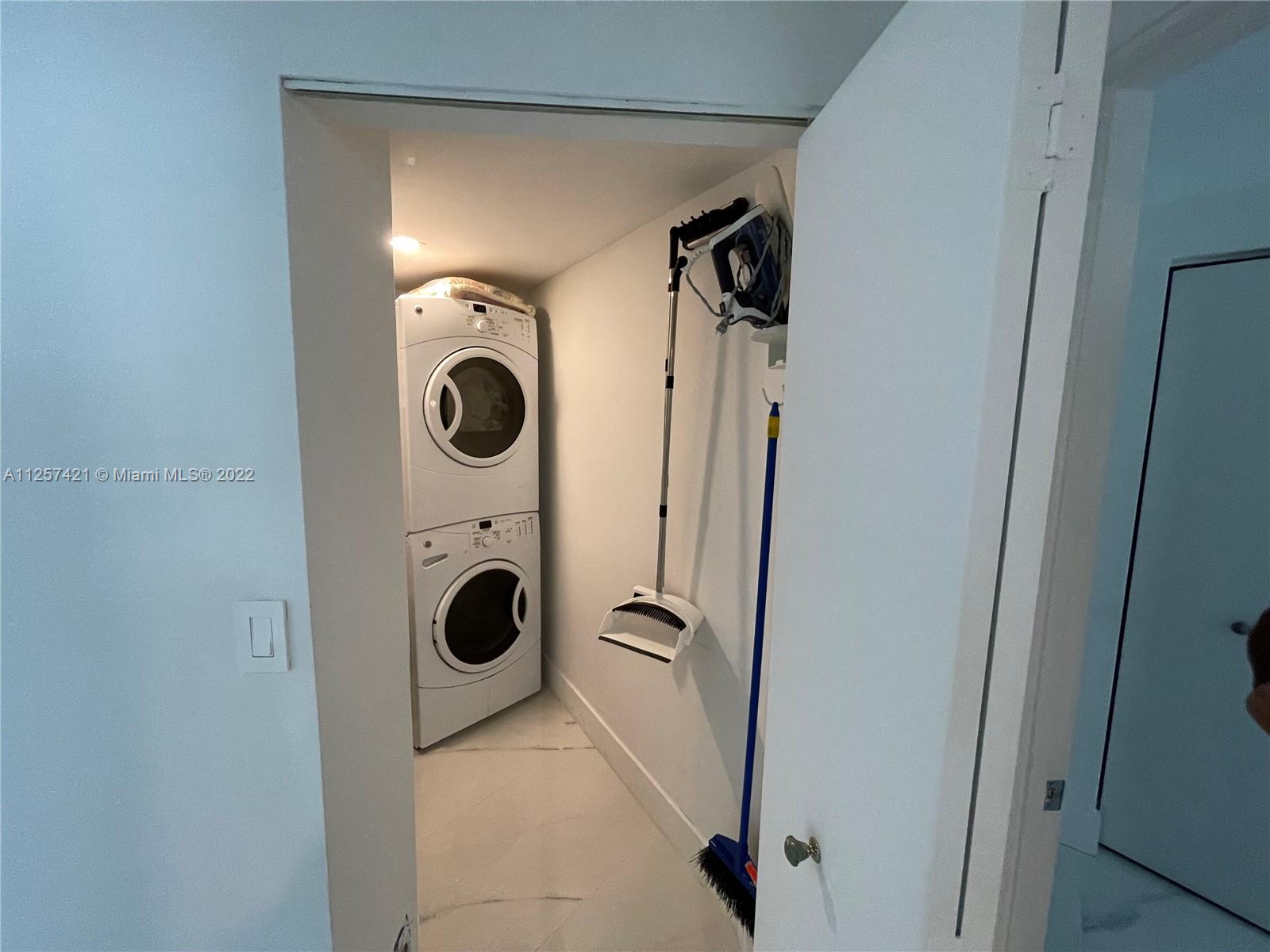 2800 Island Blvd Unit: 1904