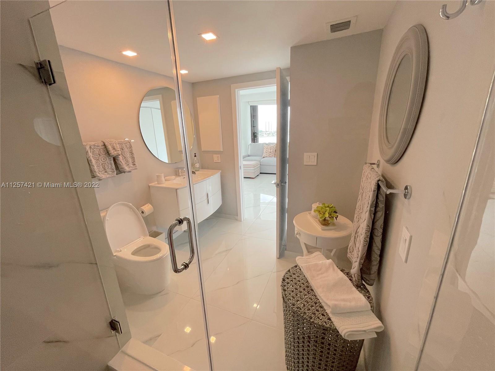 2800 Island Blvd Unit: 1904