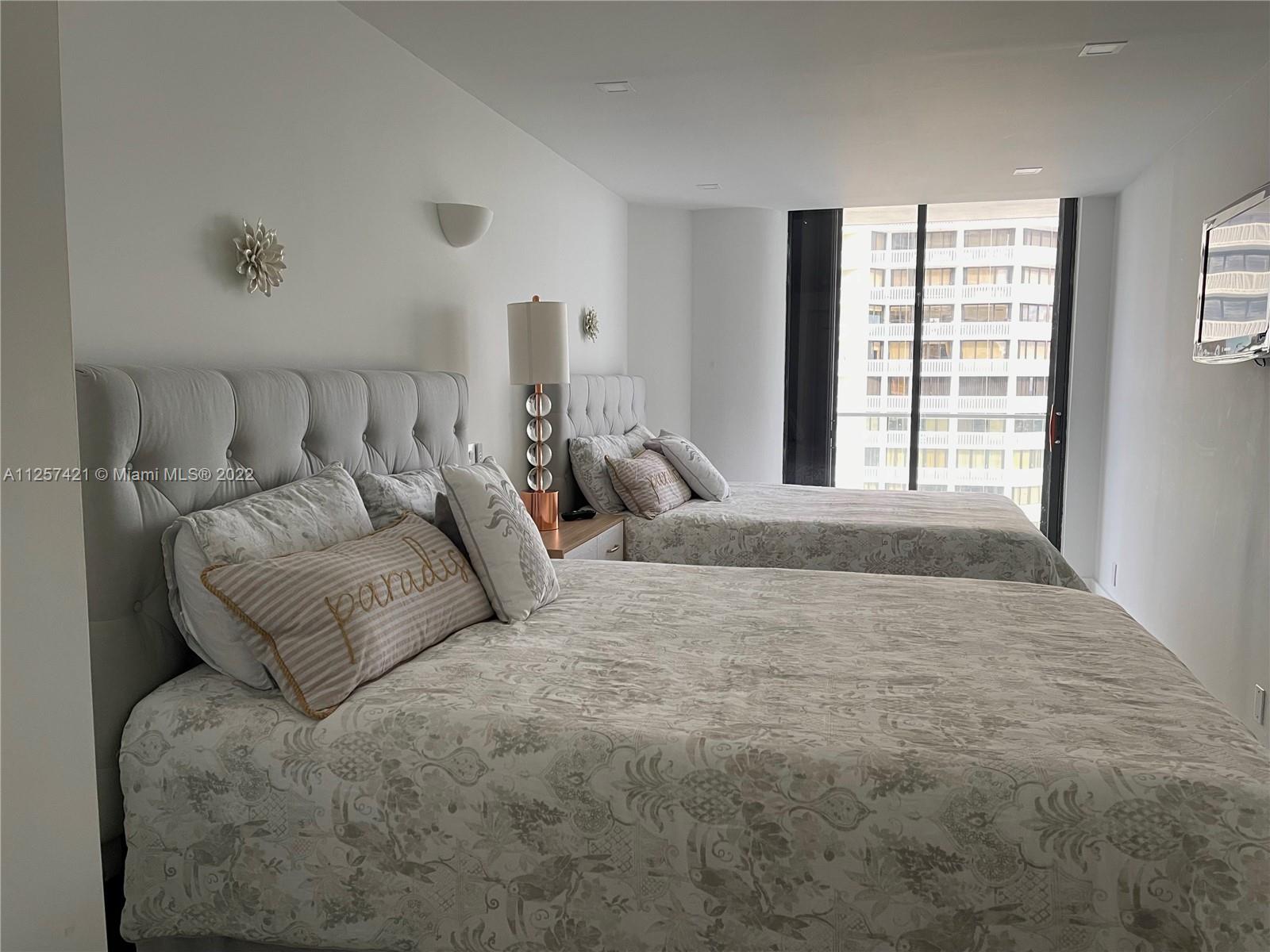 2800 Island Blvd Unit: 1904