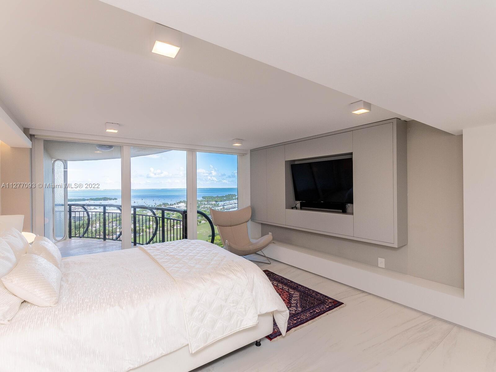 2843 S Bayshore Dr Unit: P3E