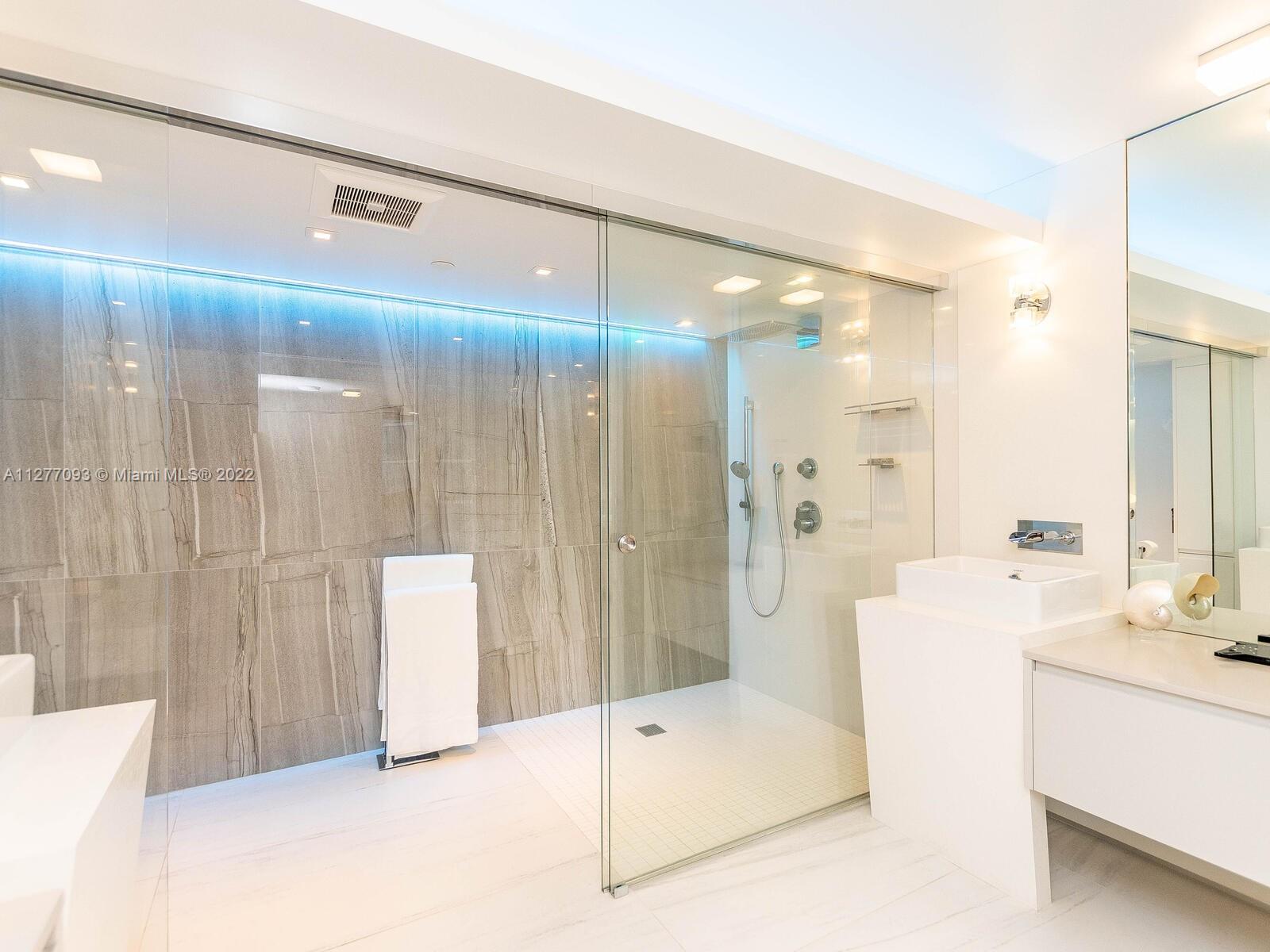 2843 S Bayshore Dr Unit: P3E