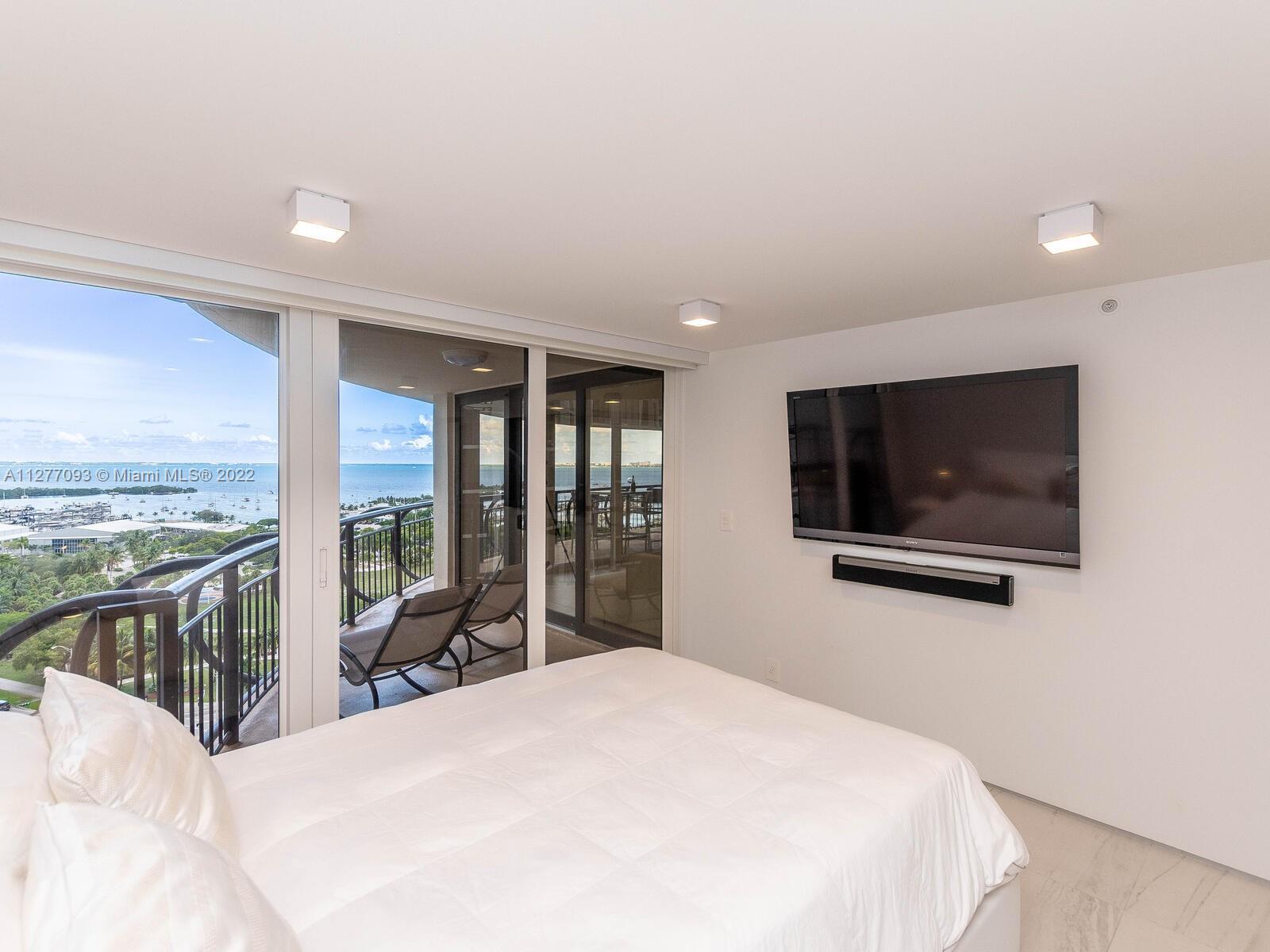 2843 S Bayshore Dr Unit: P3E