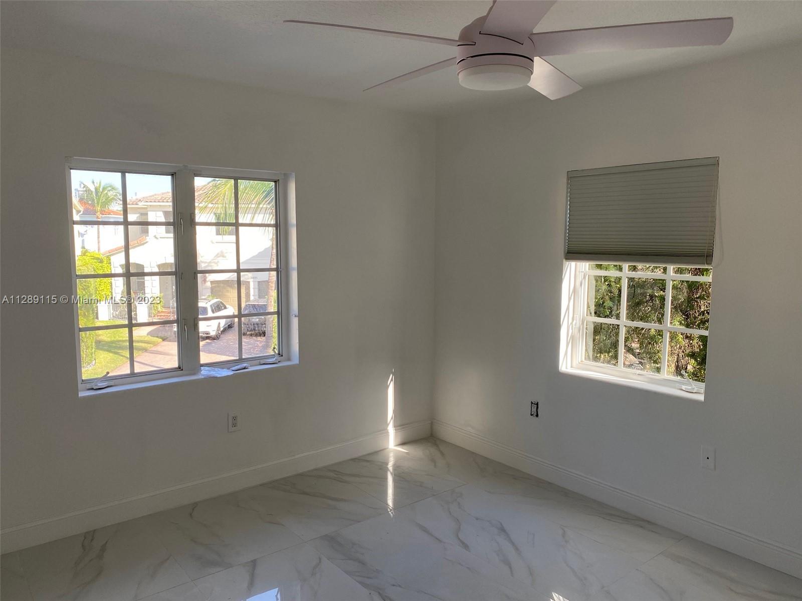 21032 NE 32nd Ave Unit: 21032