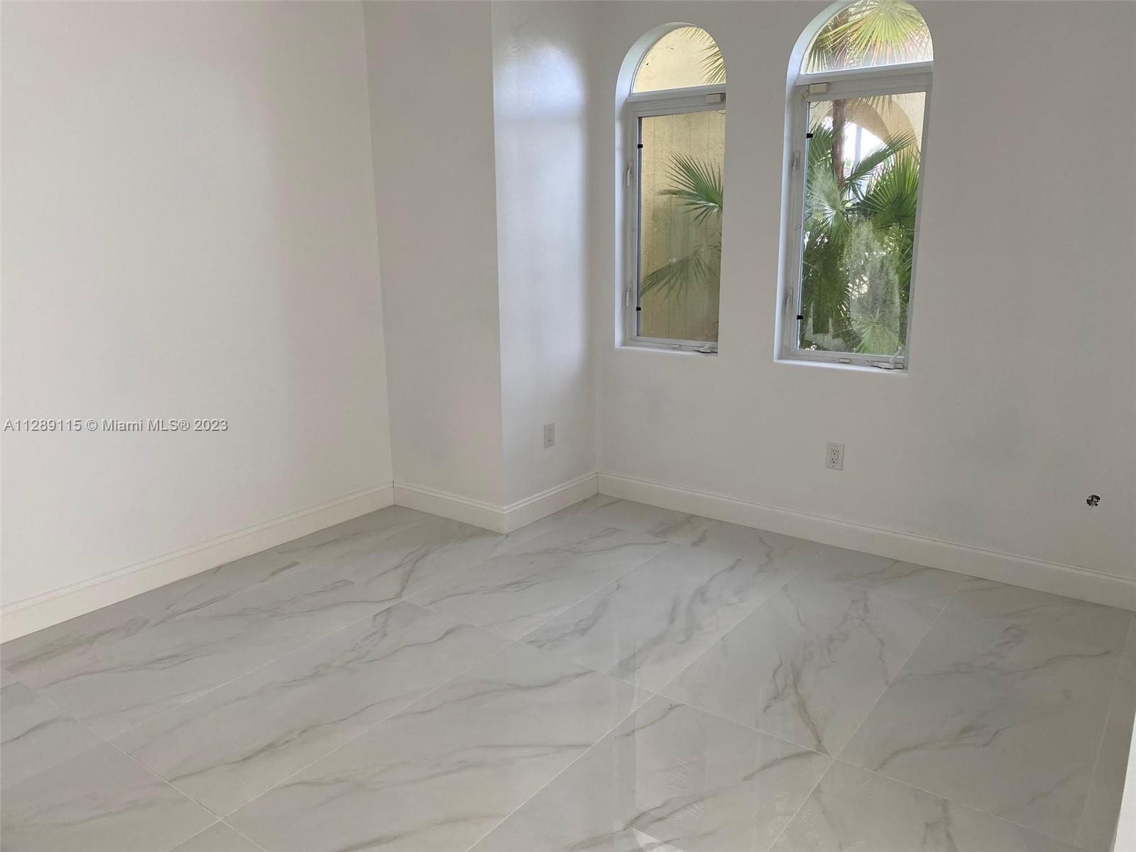 21032 NE 32nd Ave Unit: 21032