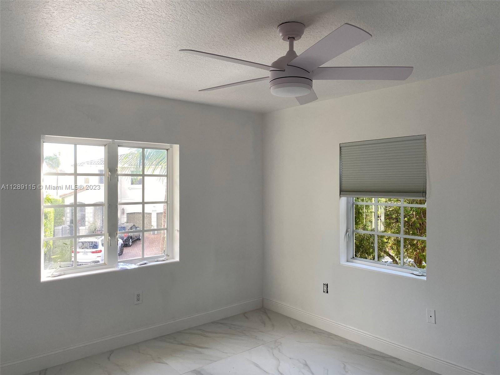 21032 NE 32nd Ave Unit: 21032