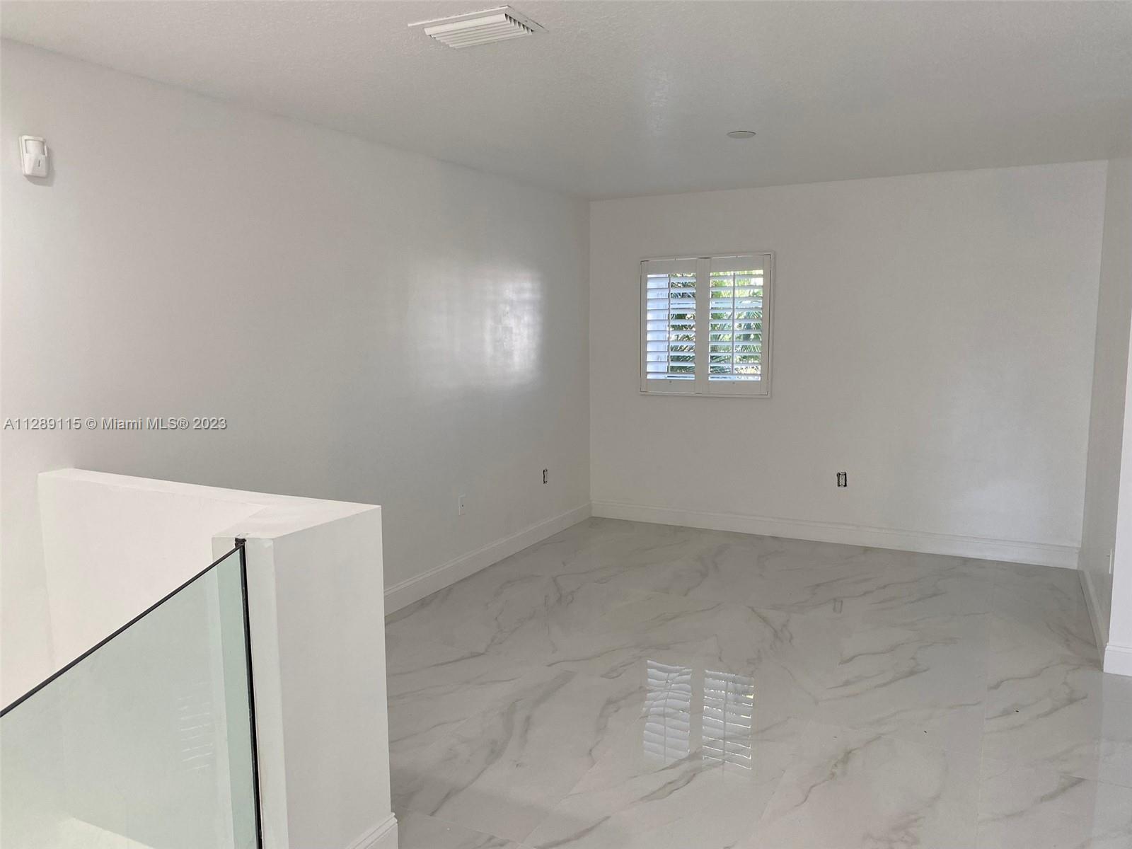 21032 NE 32nd Ave Unit: 21032