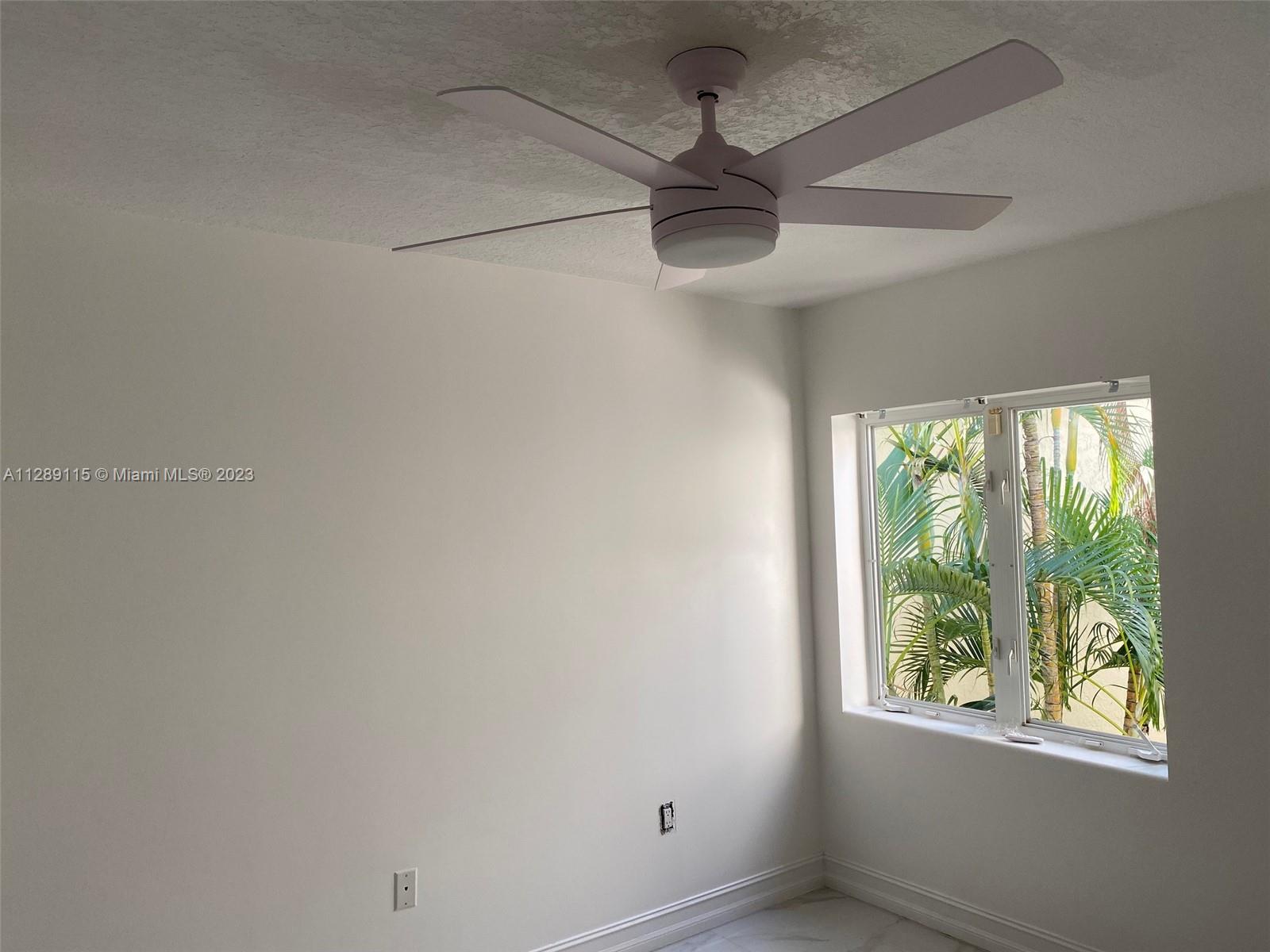 21032 NE 32nd Ave Unit: 21032