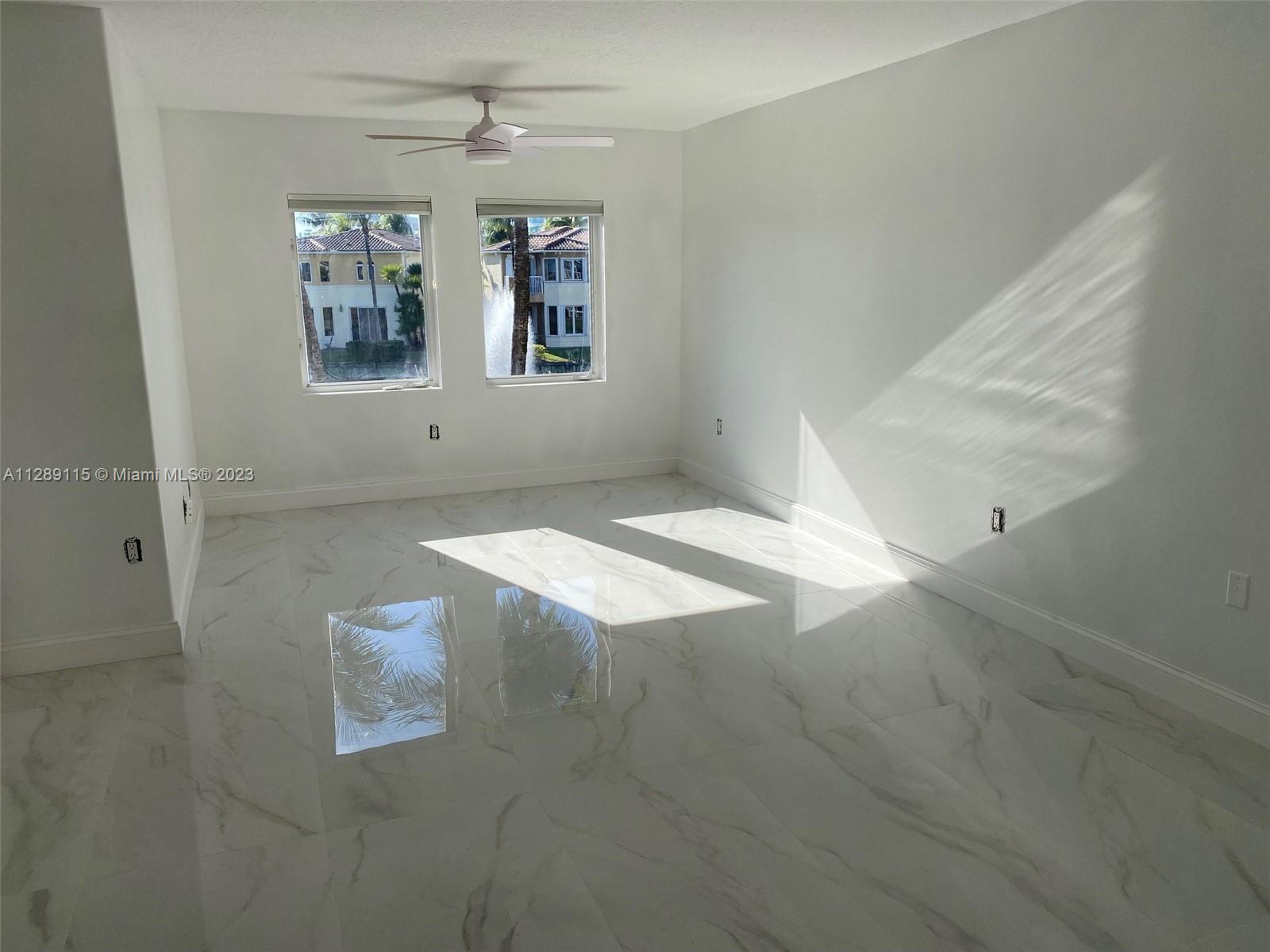 21032 NE 32nd Ave Unit: 21032