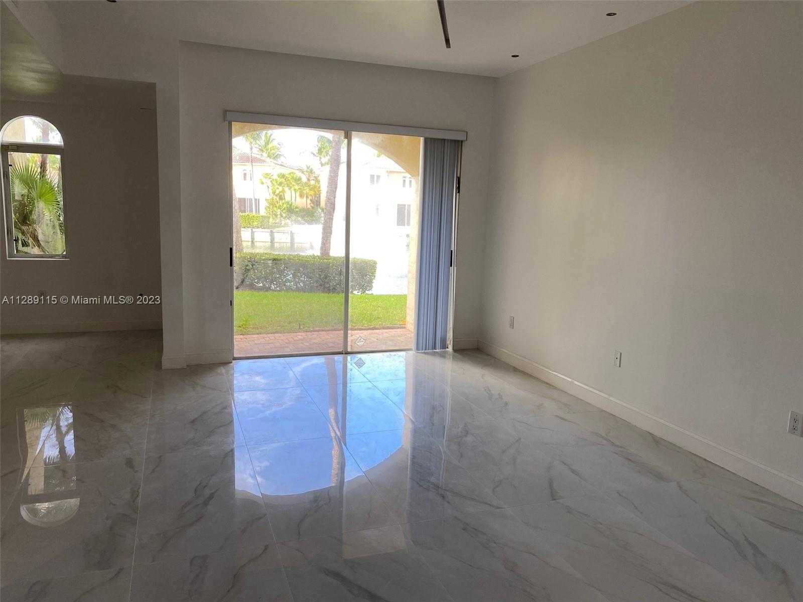 21032 NE 32nd Ave Unit: 21032