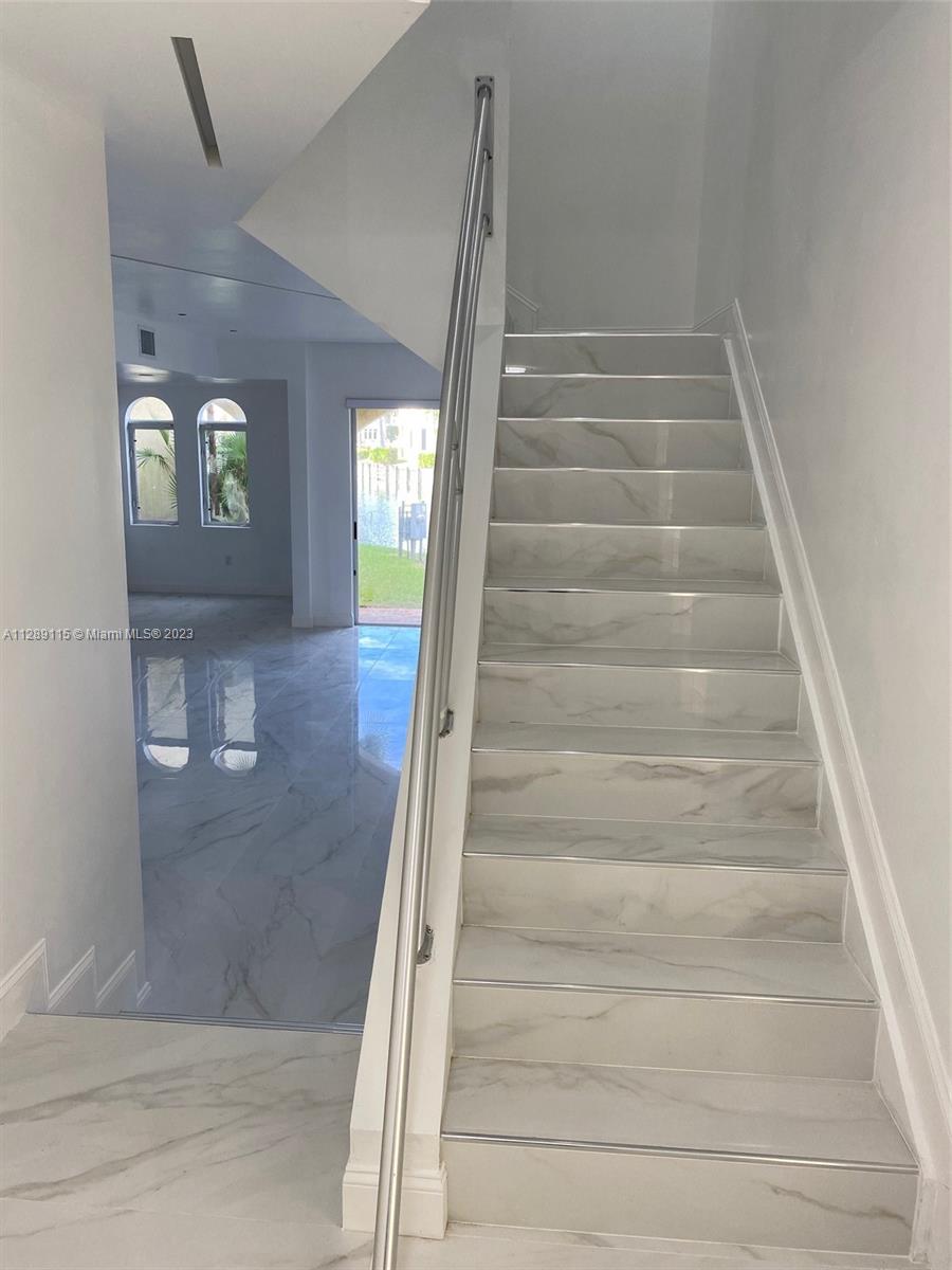 21032 NE 32nd Ave Unit: 21032