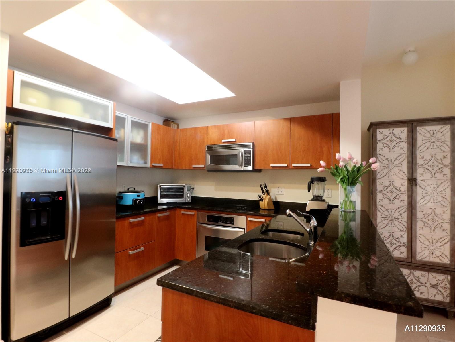 3131 NE 188th St Unit: 2-810
