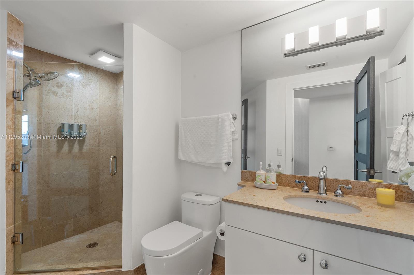 4779 Collins Ave Unit: 2007