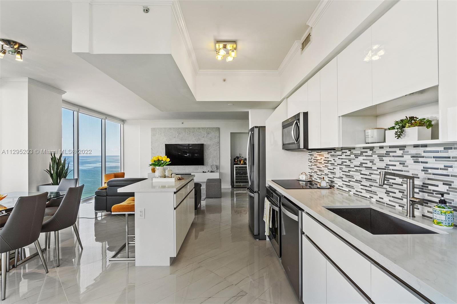 4779 Collins Ave Unit: 2007