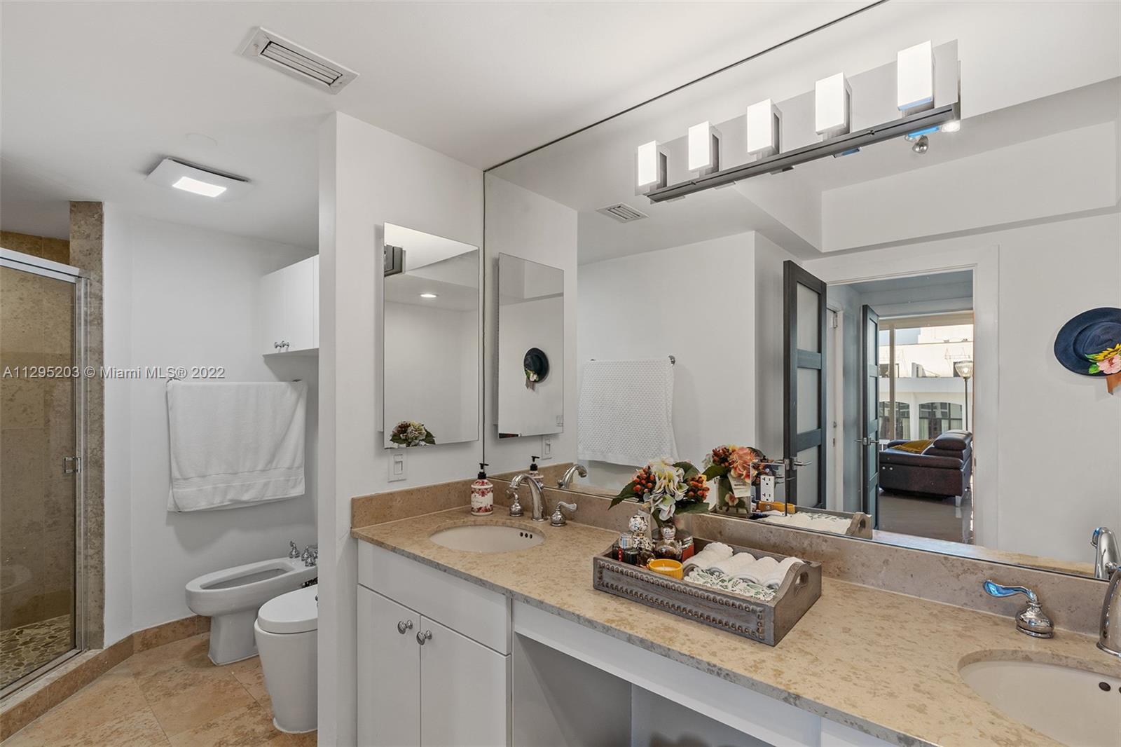 4779 Collins Ave Unit: 2007
