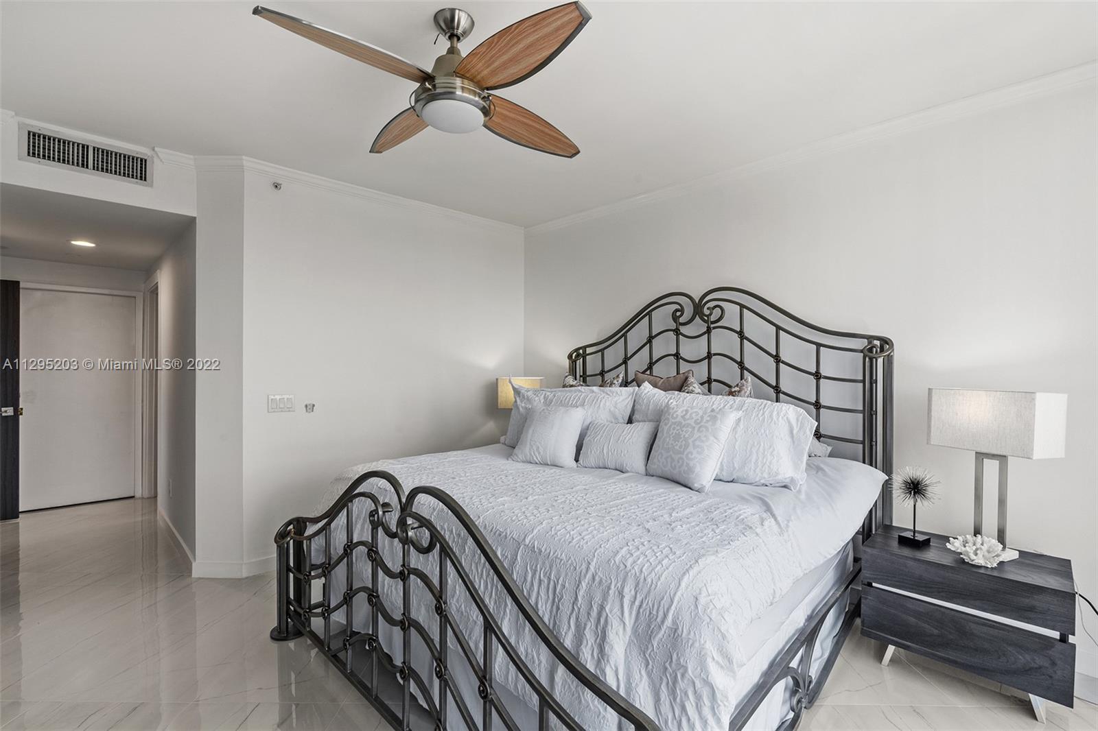 4779 Collins Ave Unit: 2007