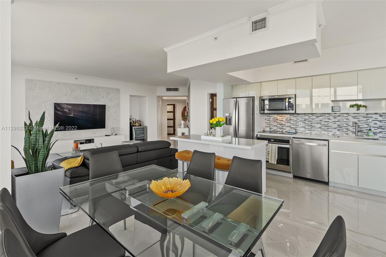 4779 Collins Ave Unit: 2007