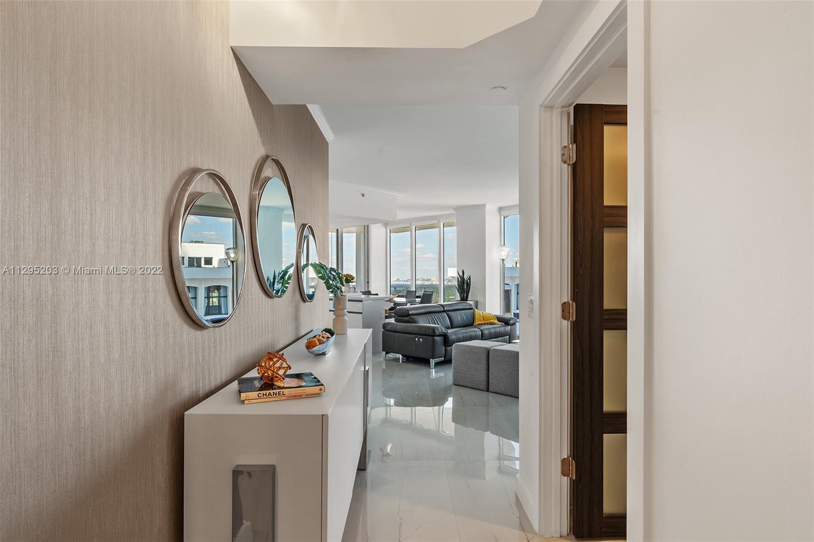 4779 Collins Ave Unit: 2007