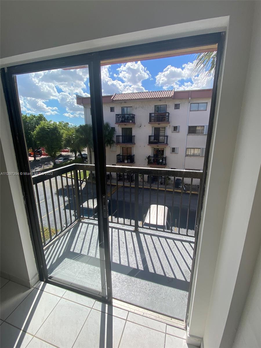 5480 W 21st Ct Unit: 302
