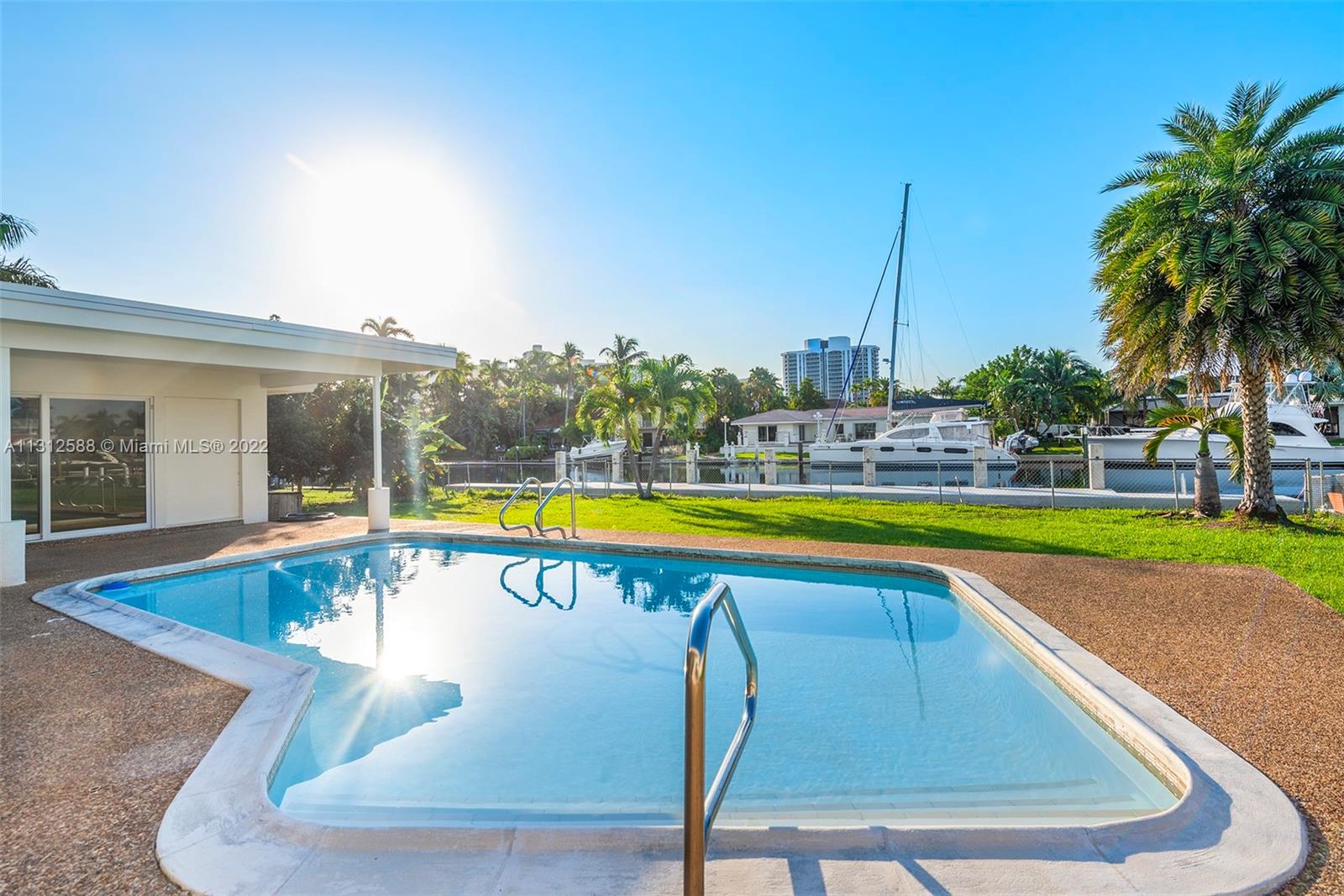 461 Alamanda Dr