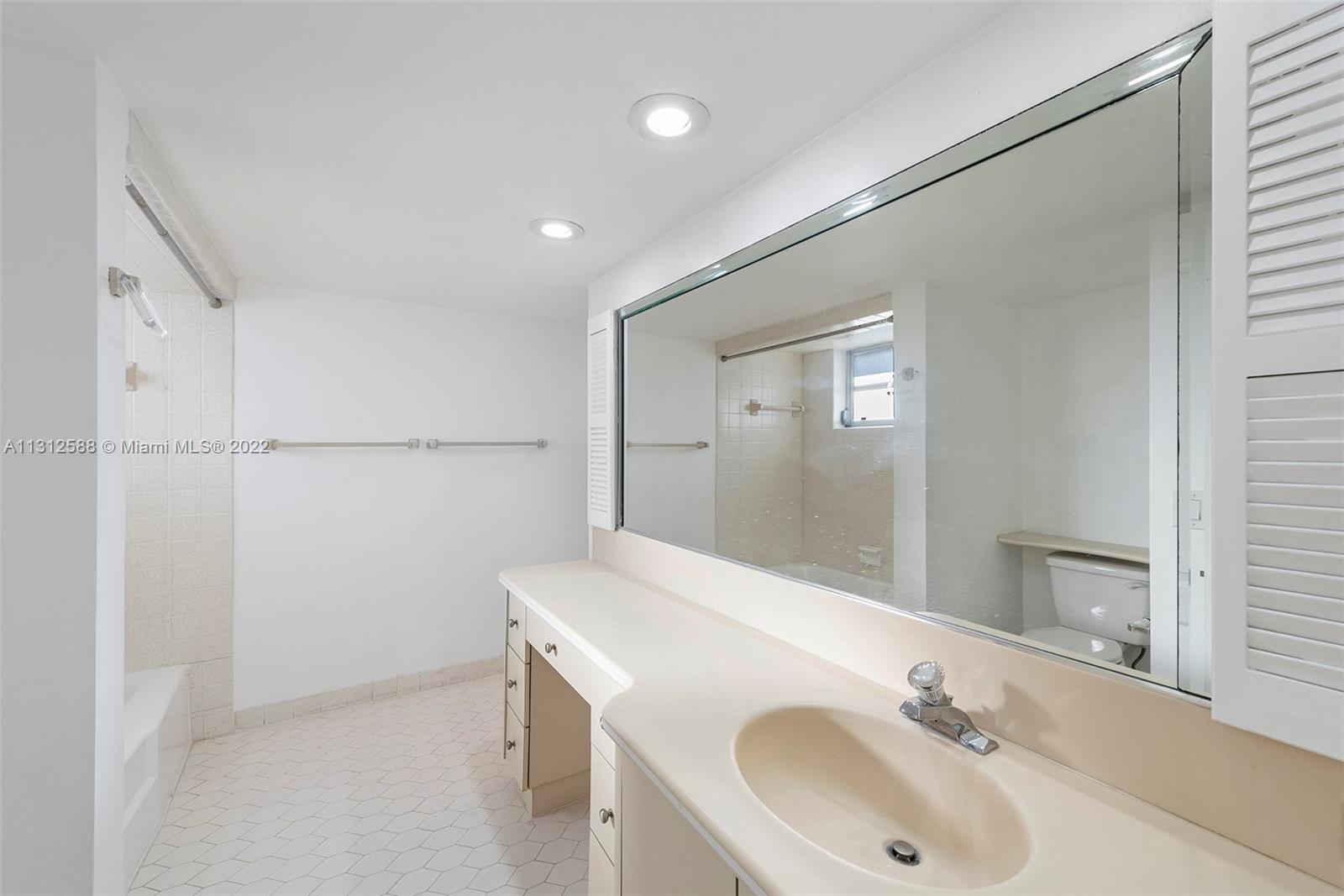 461 Alamanda Dr