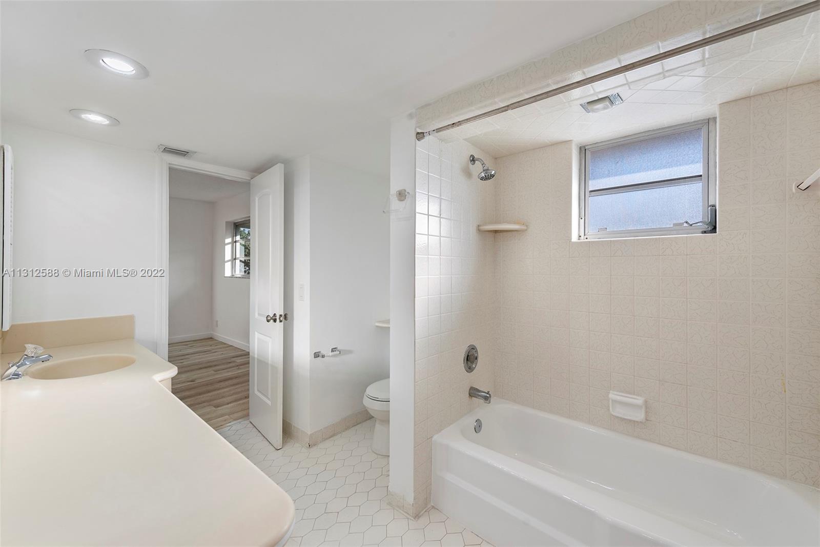 461 Alamanda Dr