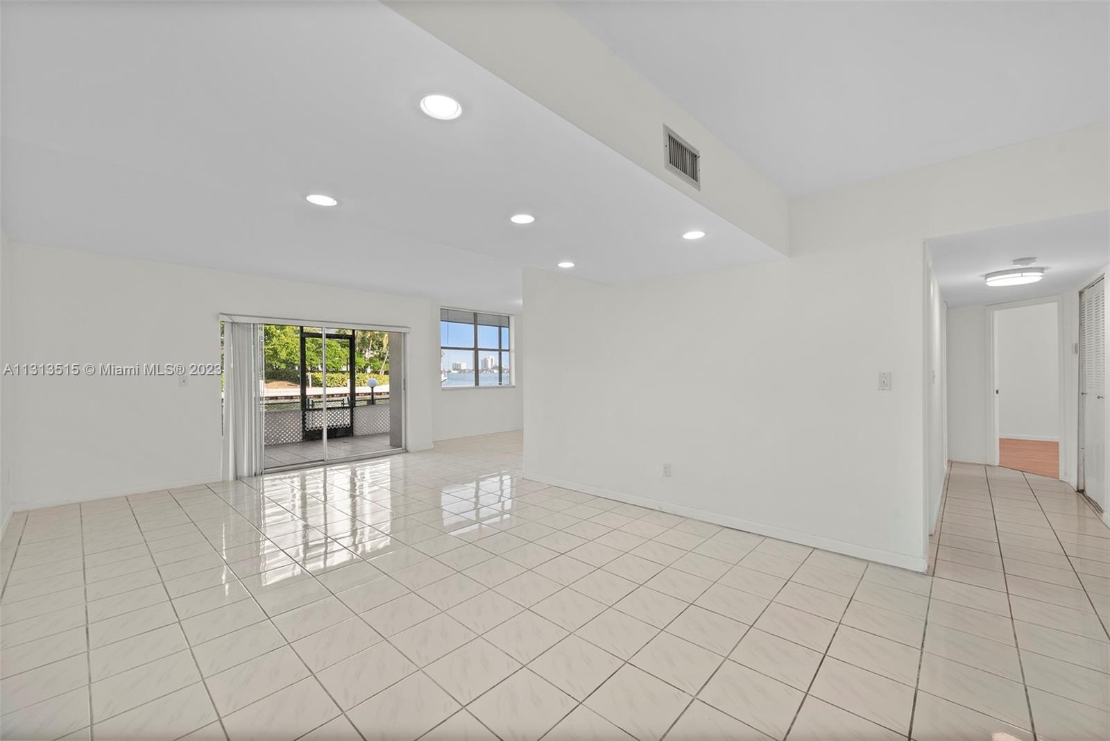 3745 NE 171st St Unit: 8