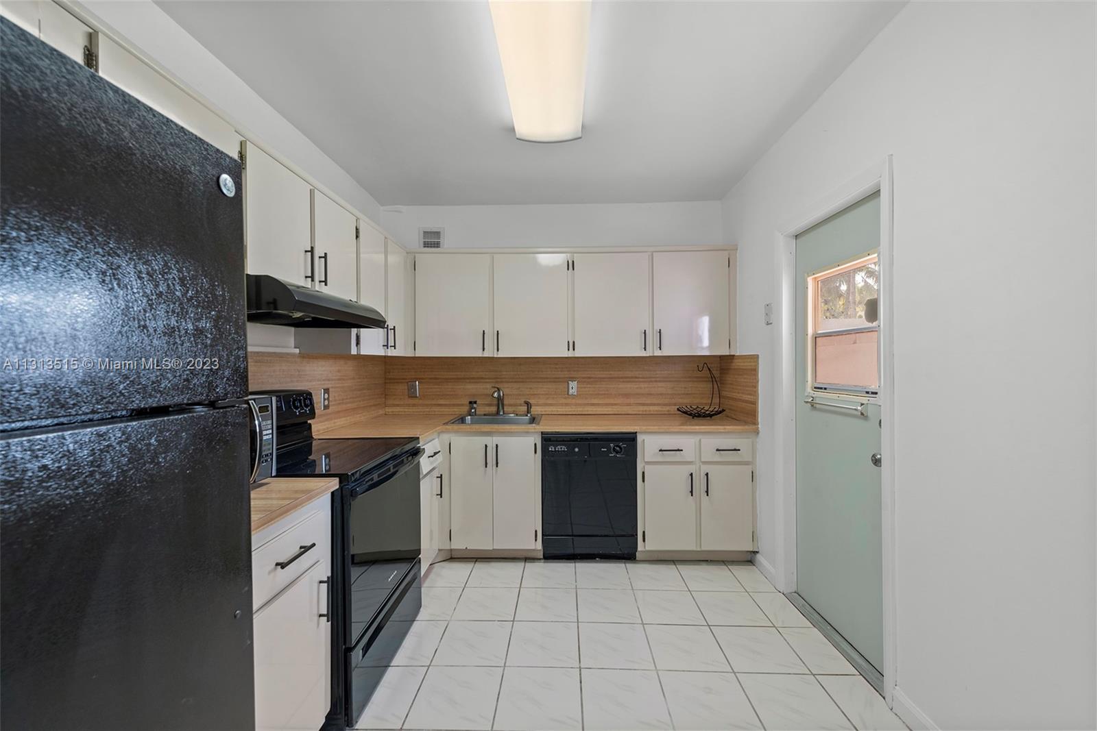3745 NE 171st St Unit: 8