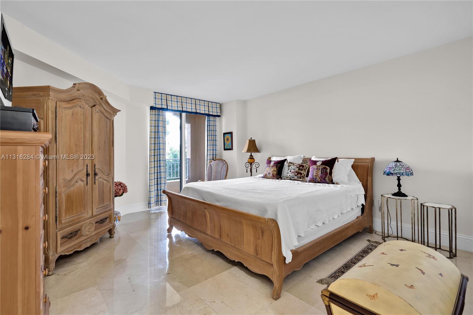 765 Crandon Blvd Unit: 207