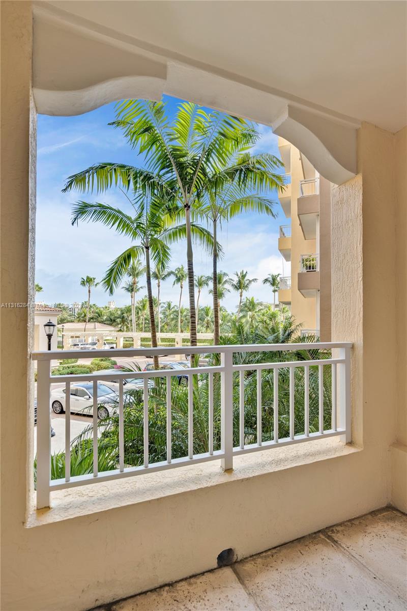 765 Crandon Blvd Unit: 207