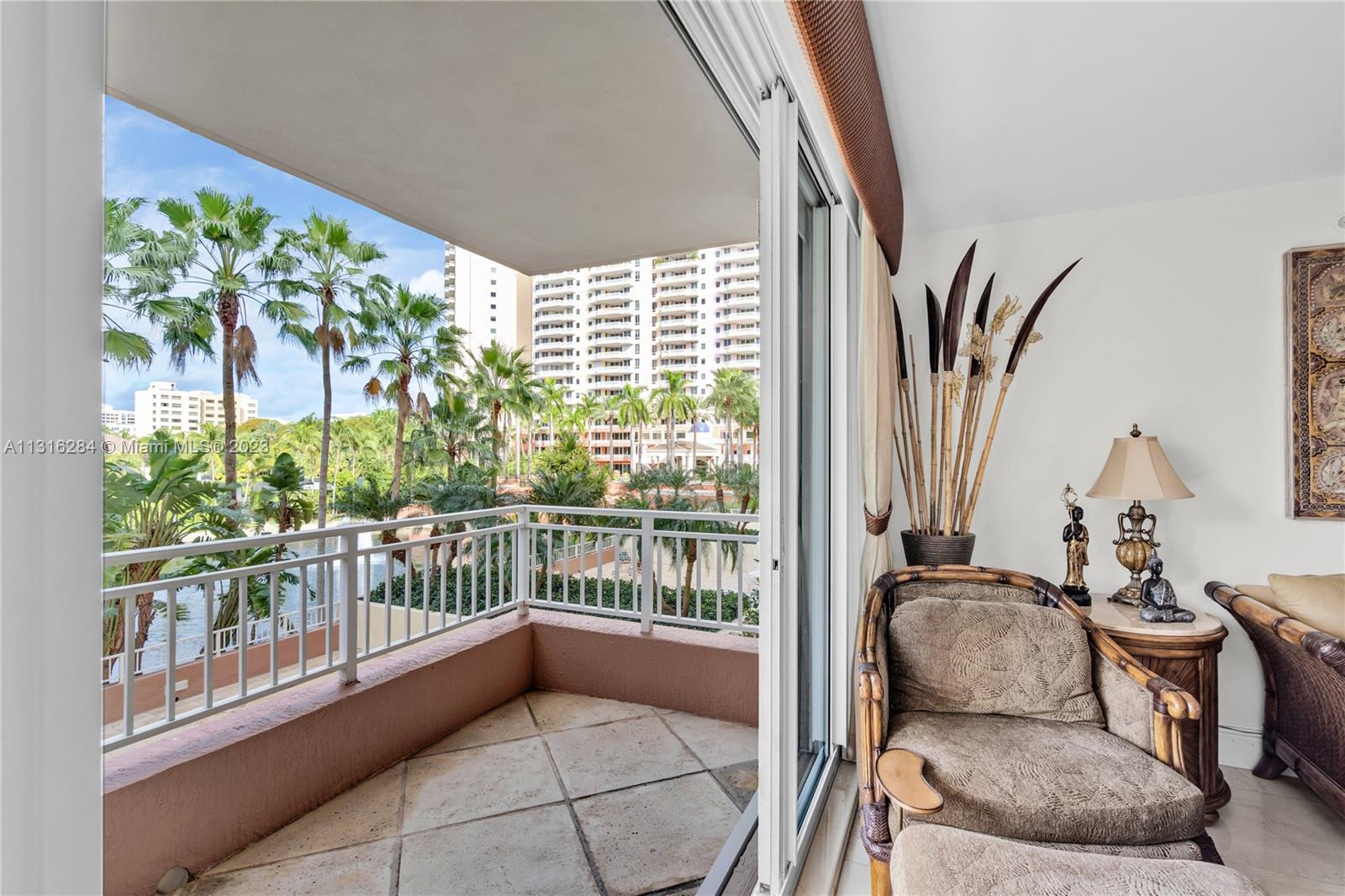 765 Crandon Blvd Unit: 207