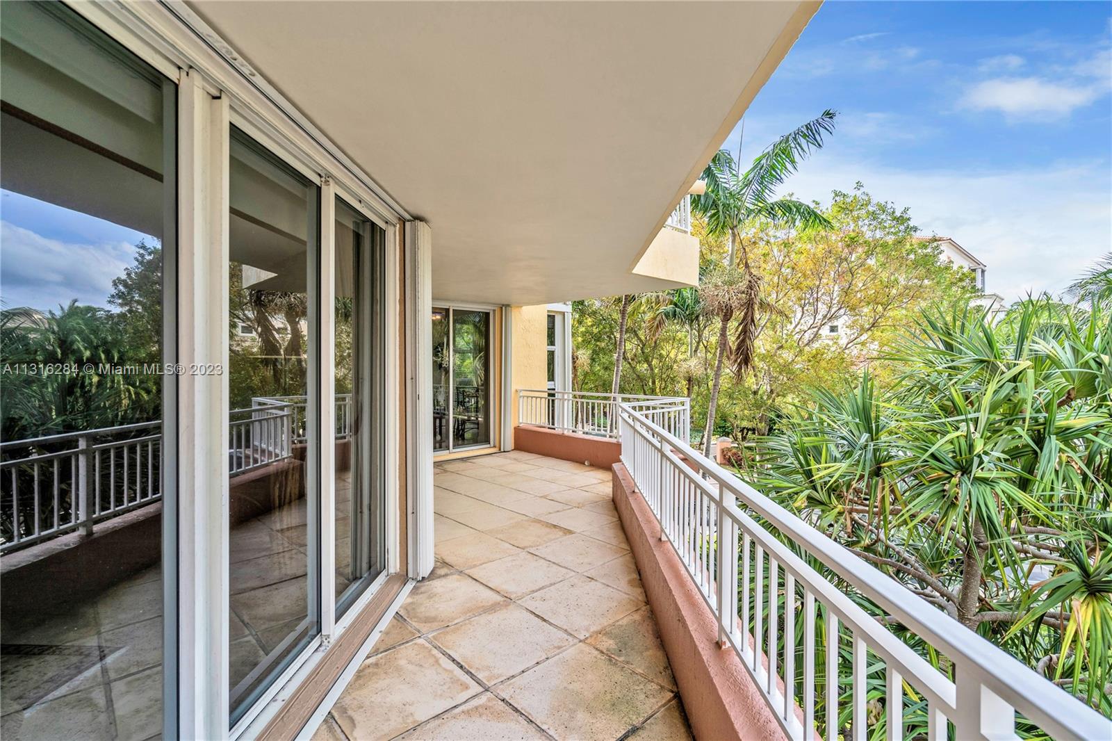 765 Crandon Blvd Unit: 207
