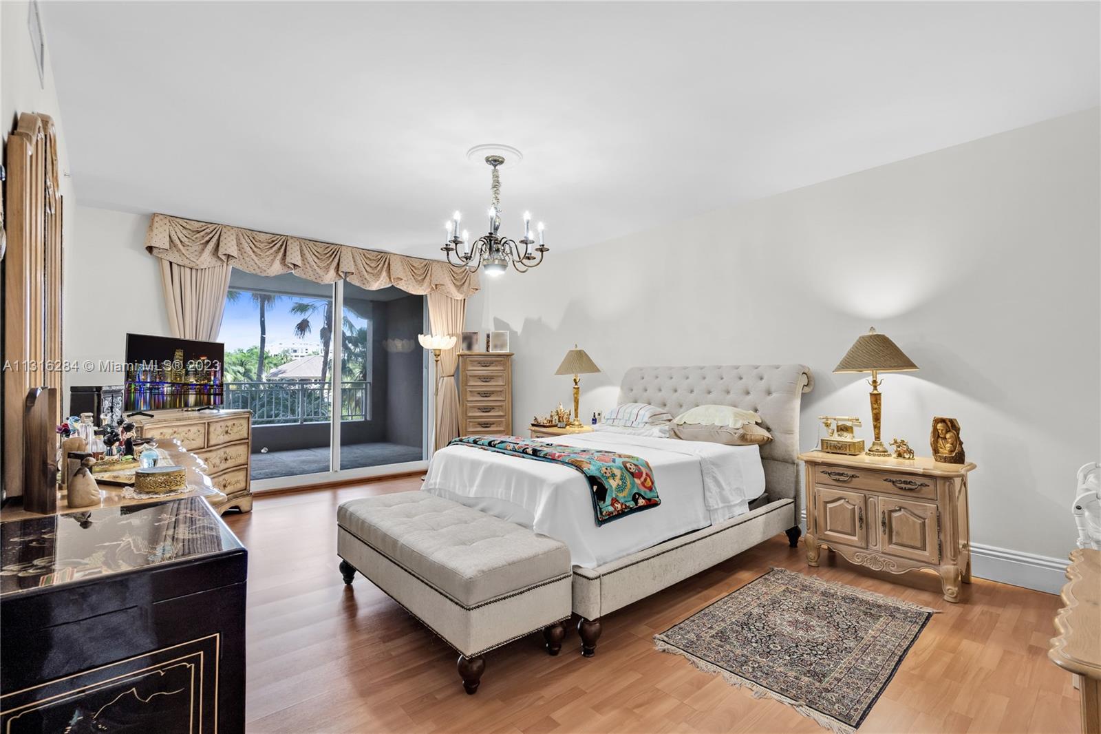 765 Crandon Blvd Unit: 207