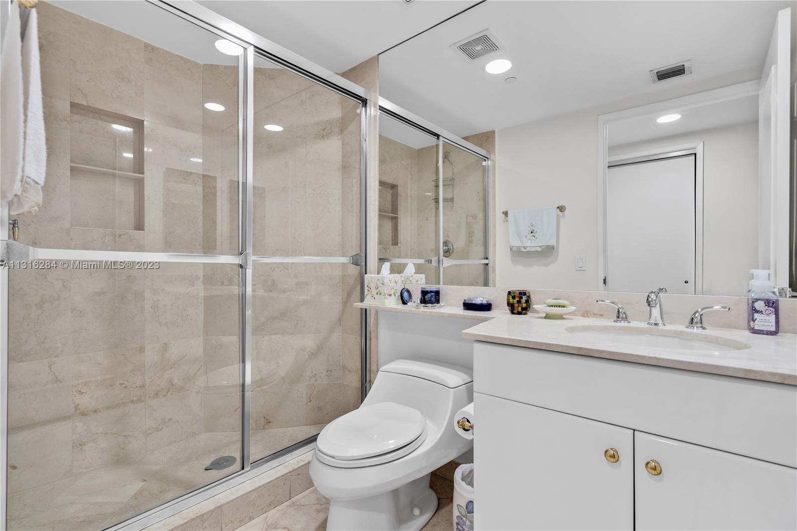 765 Crandon Blvd Unit: 207