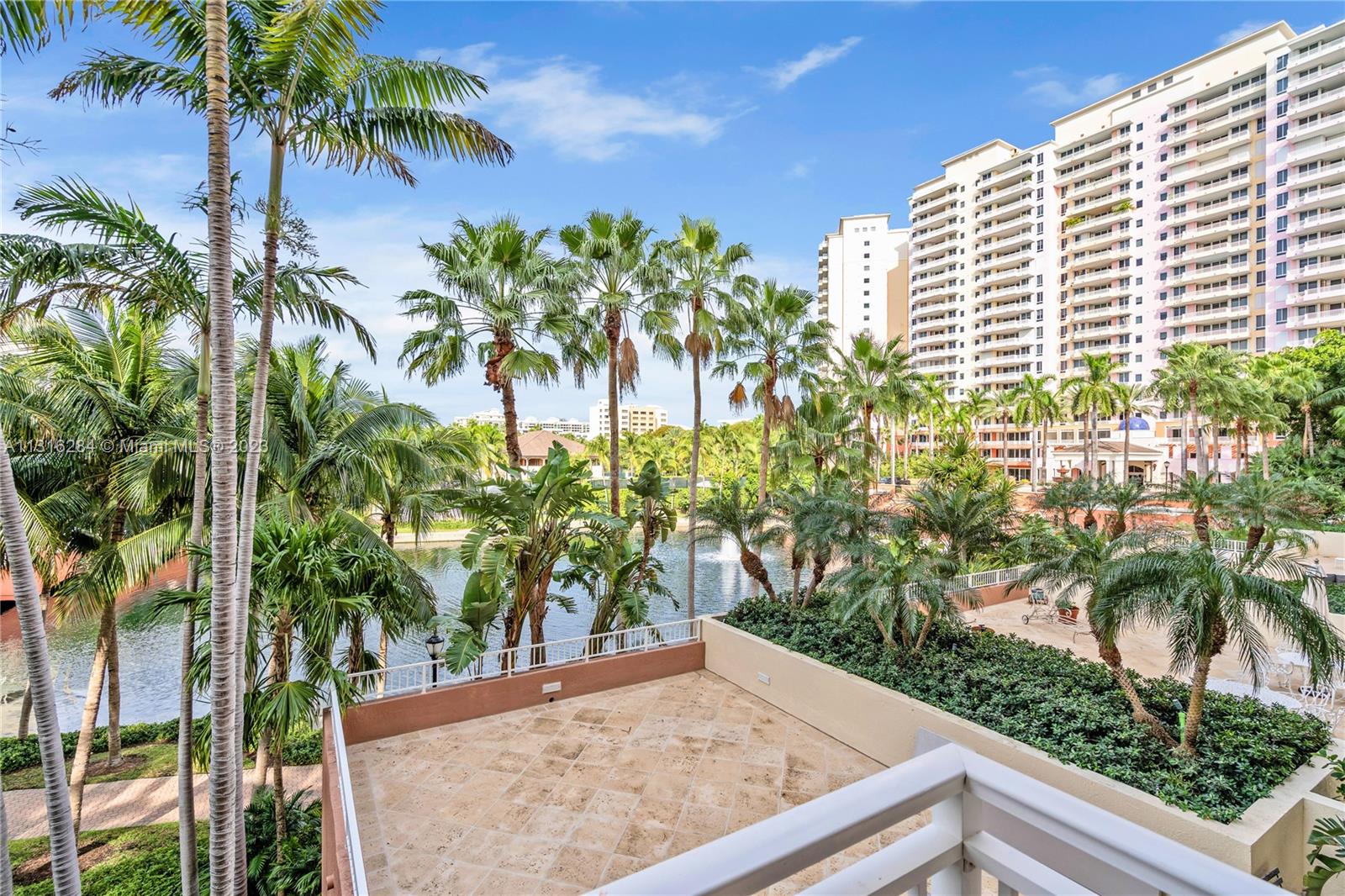 765 Crandon Blvd Unit: 207