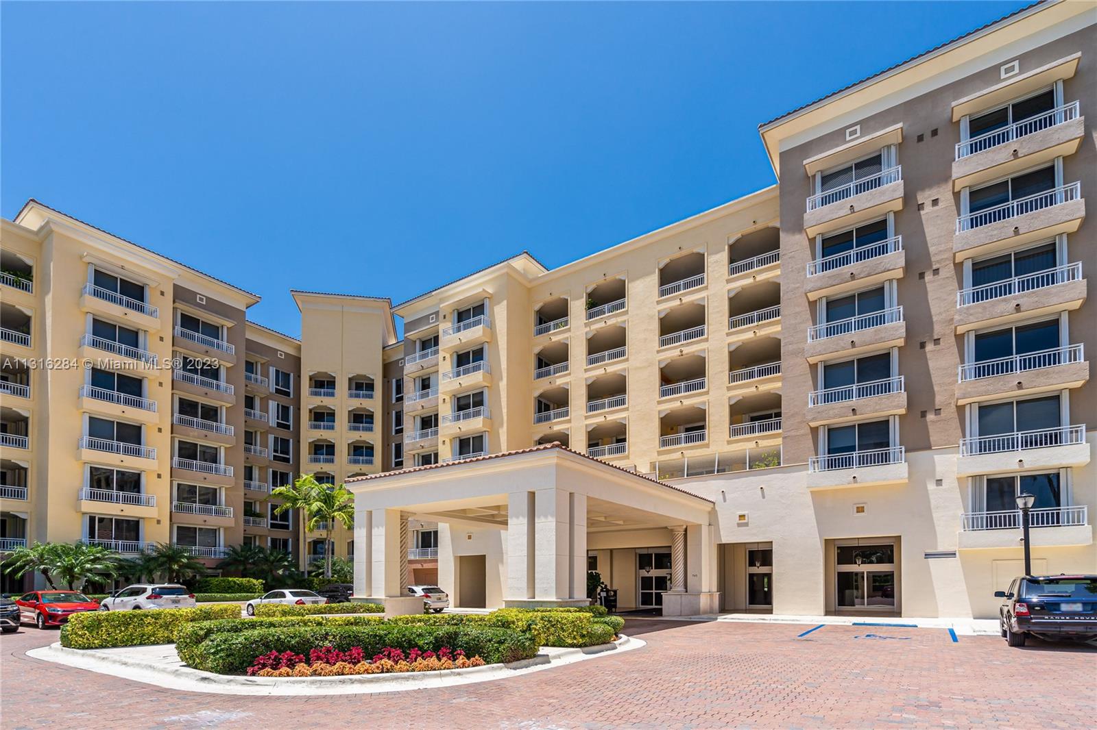 765 Crandon Blvd Unit: 207