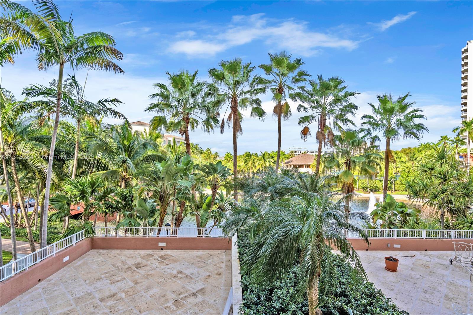 765 Crandon Blvd Unit: 207