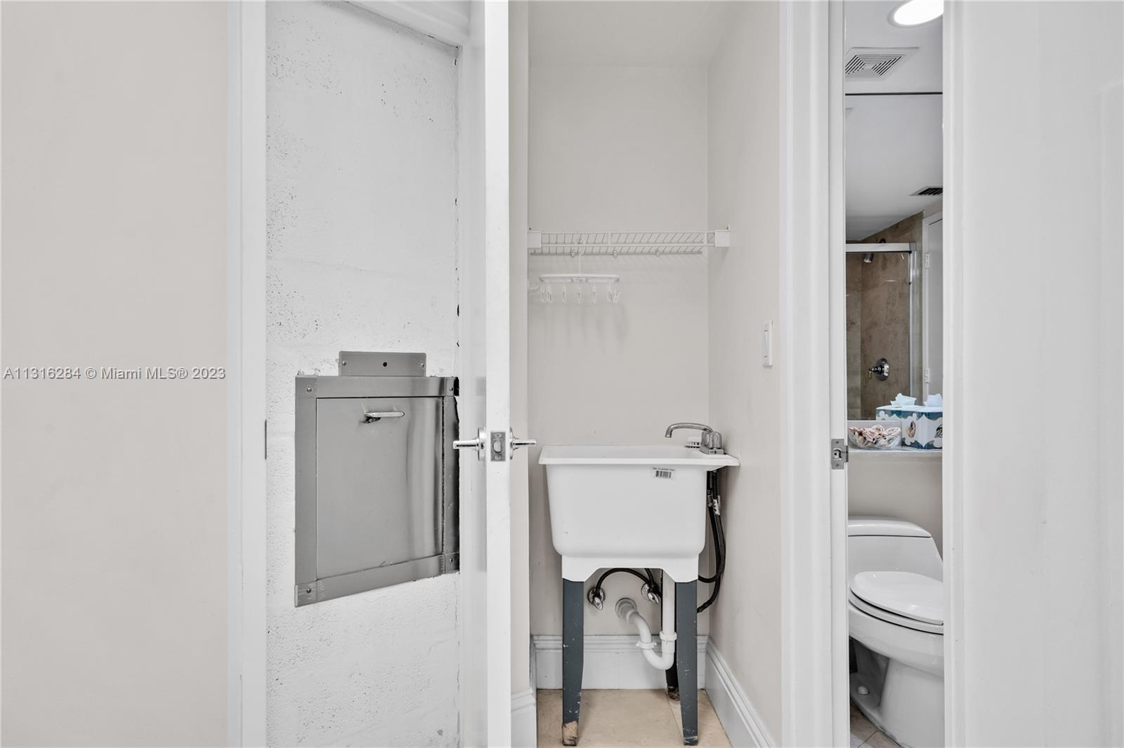 765 Crandon Blvd Unit: 207