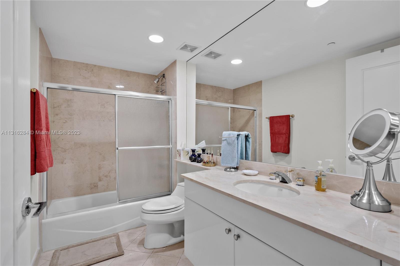 765 Crandon Blvd Unit: 207