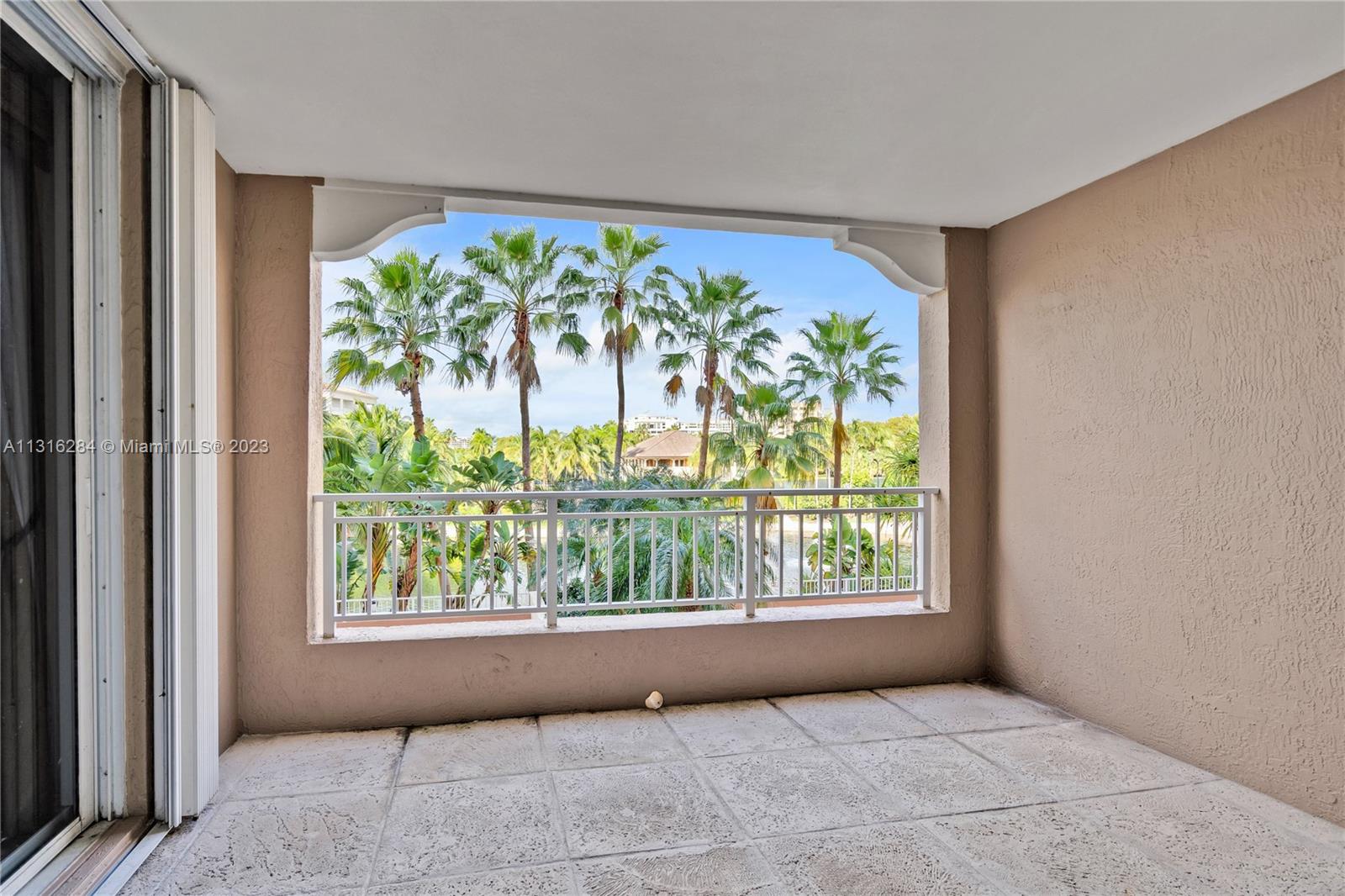 765 Crandon Blvd Unit: 207